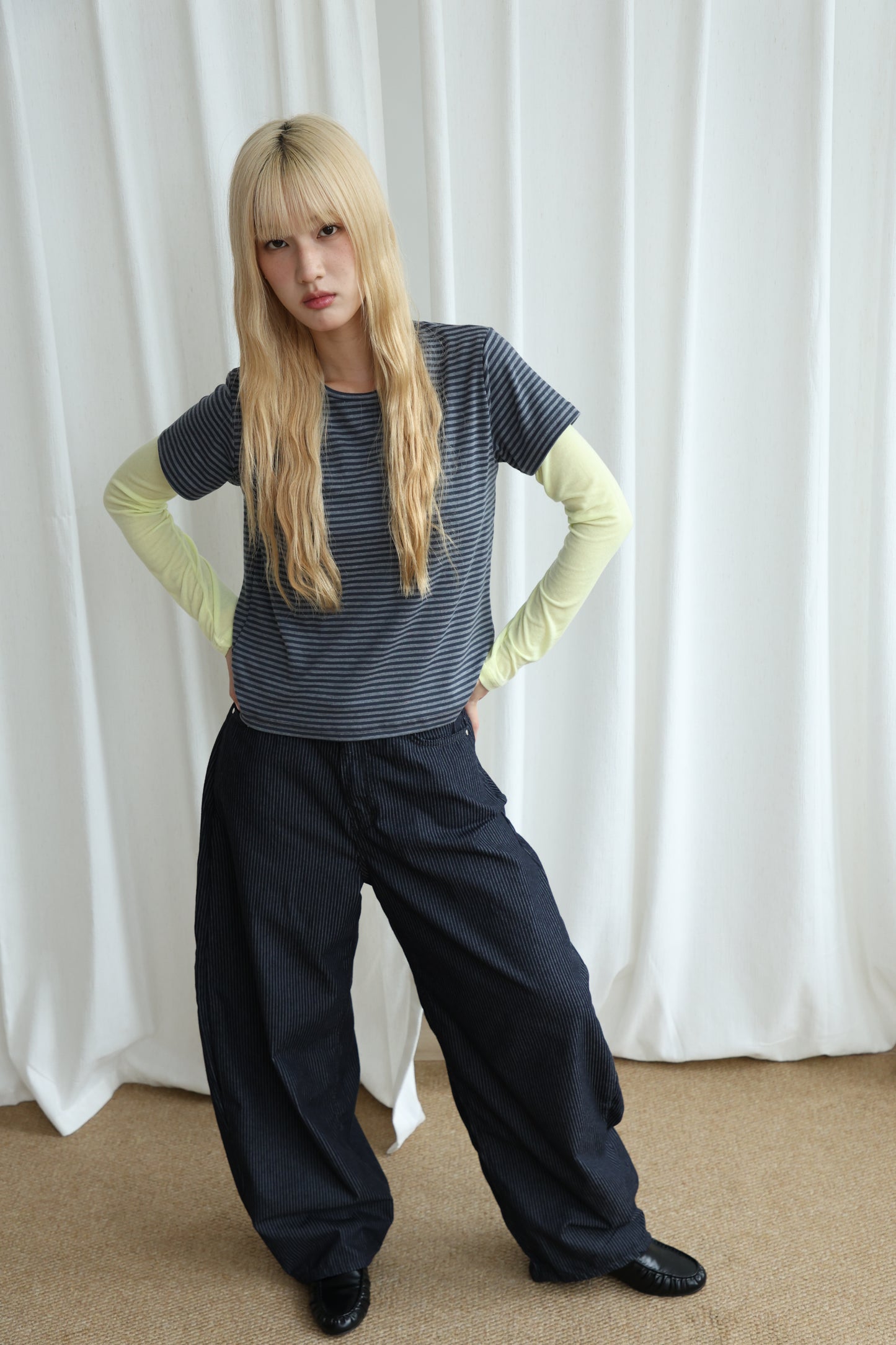 Thin straight stripe baggy pants