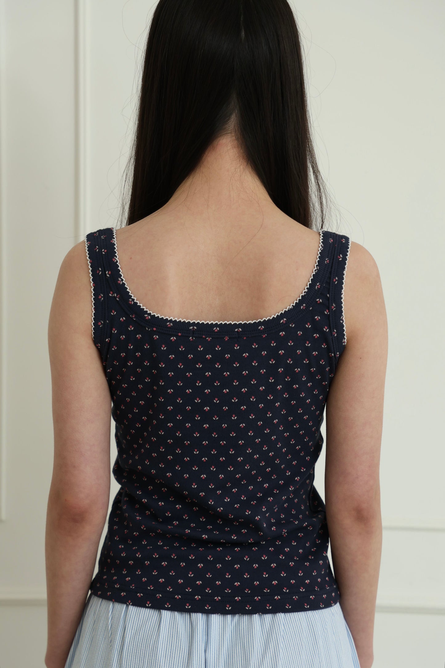 Floral lace-trimmed vest