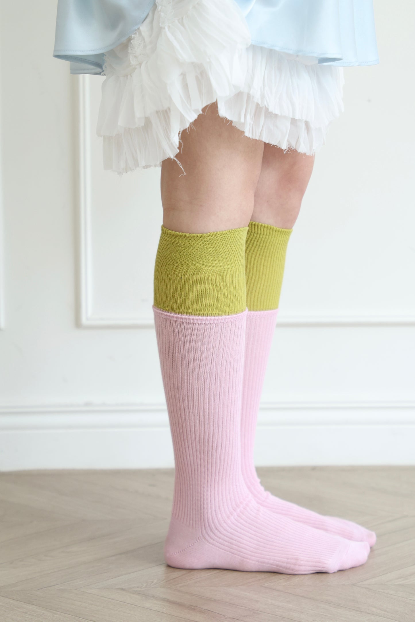 Color-blocked knee socks
