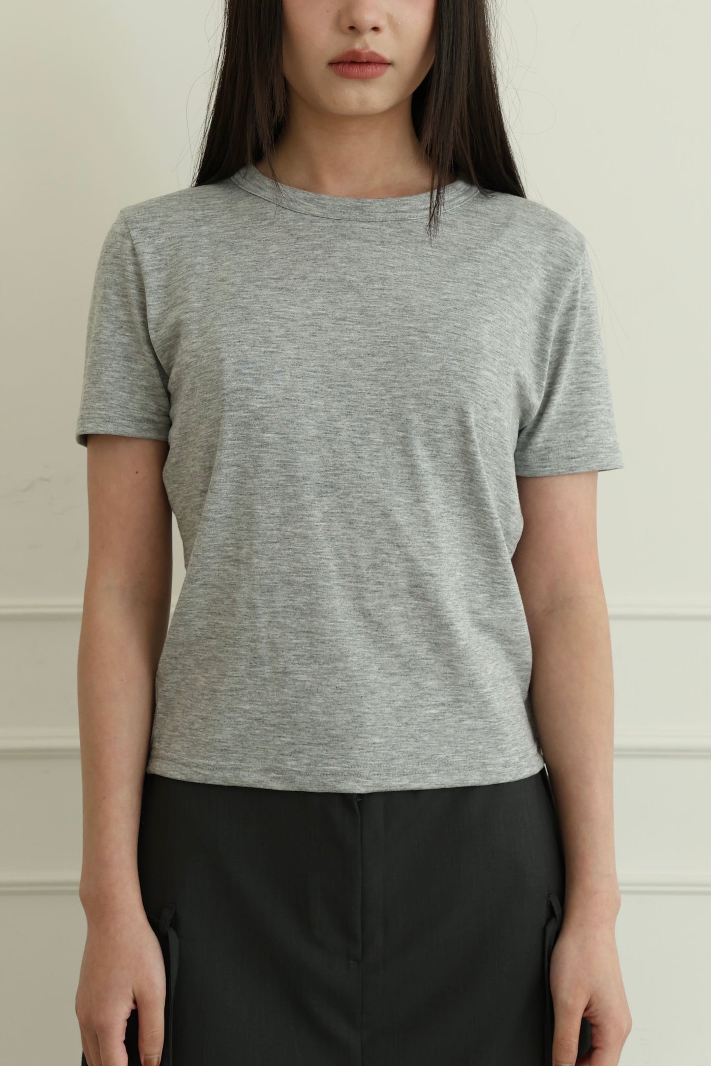 Basic skin-friendly short-sleeved top