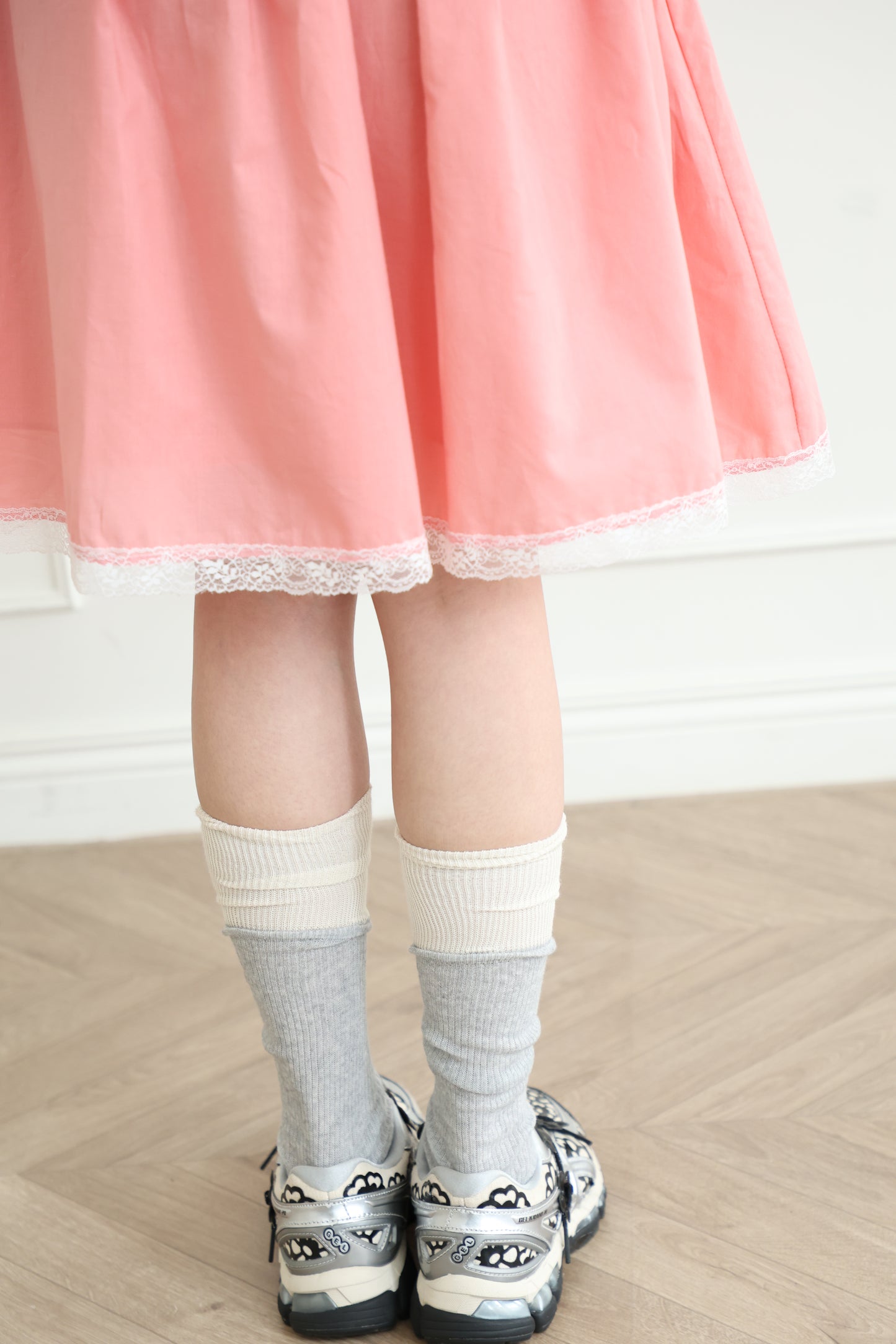 Color-blocked knee socks