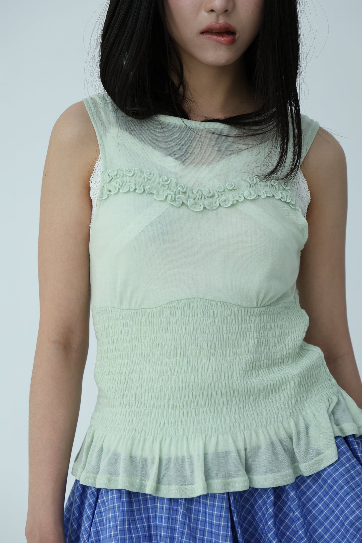 Sleeveless thin lace vest