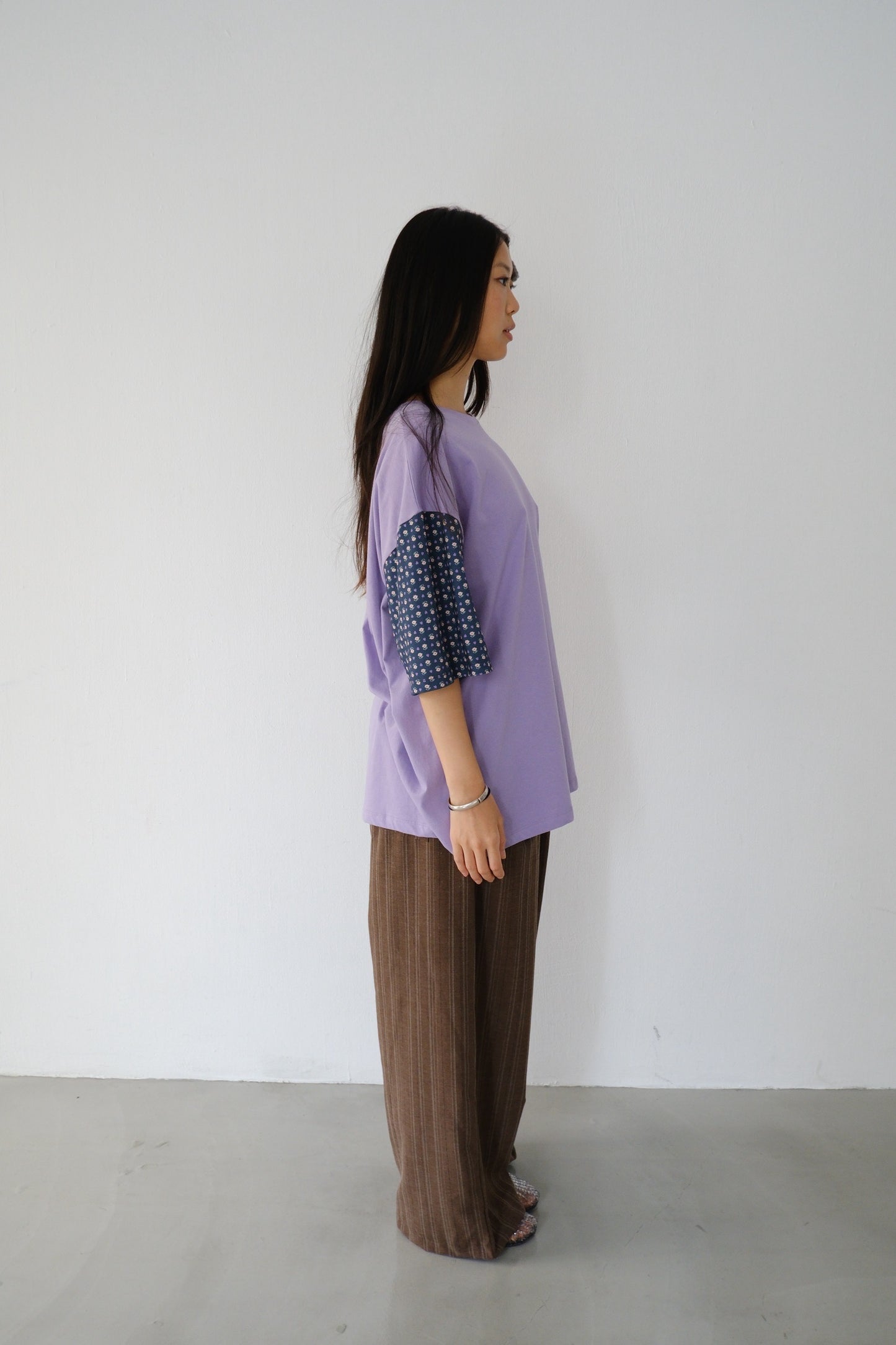 Loose-fitting floral patchwork sleeve top