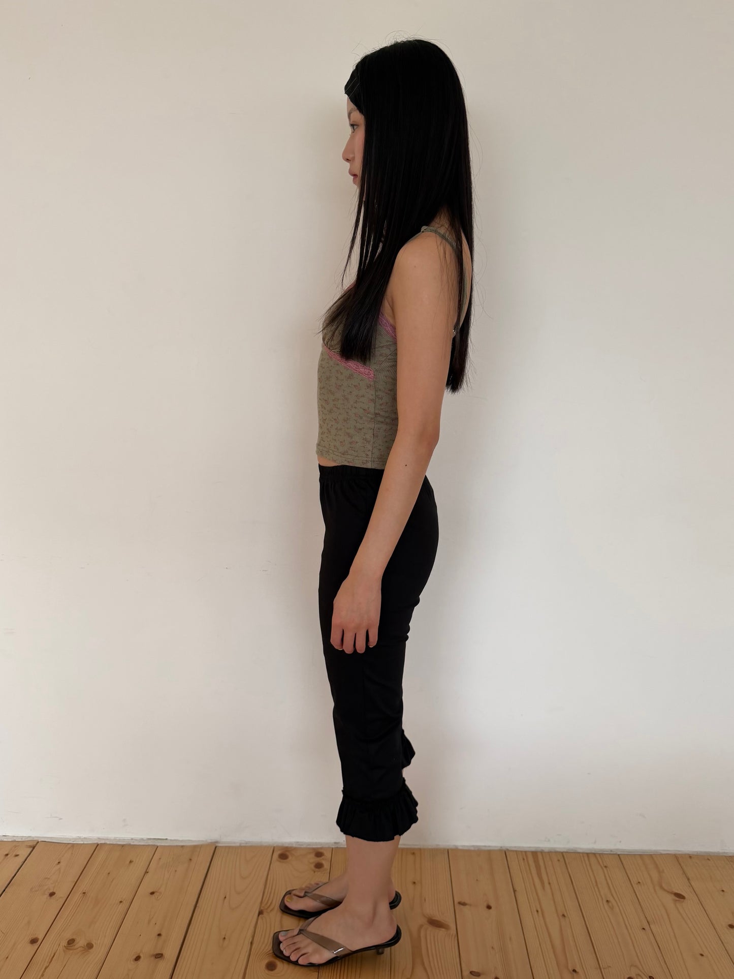 Frill Hem Knee-Length Leggings