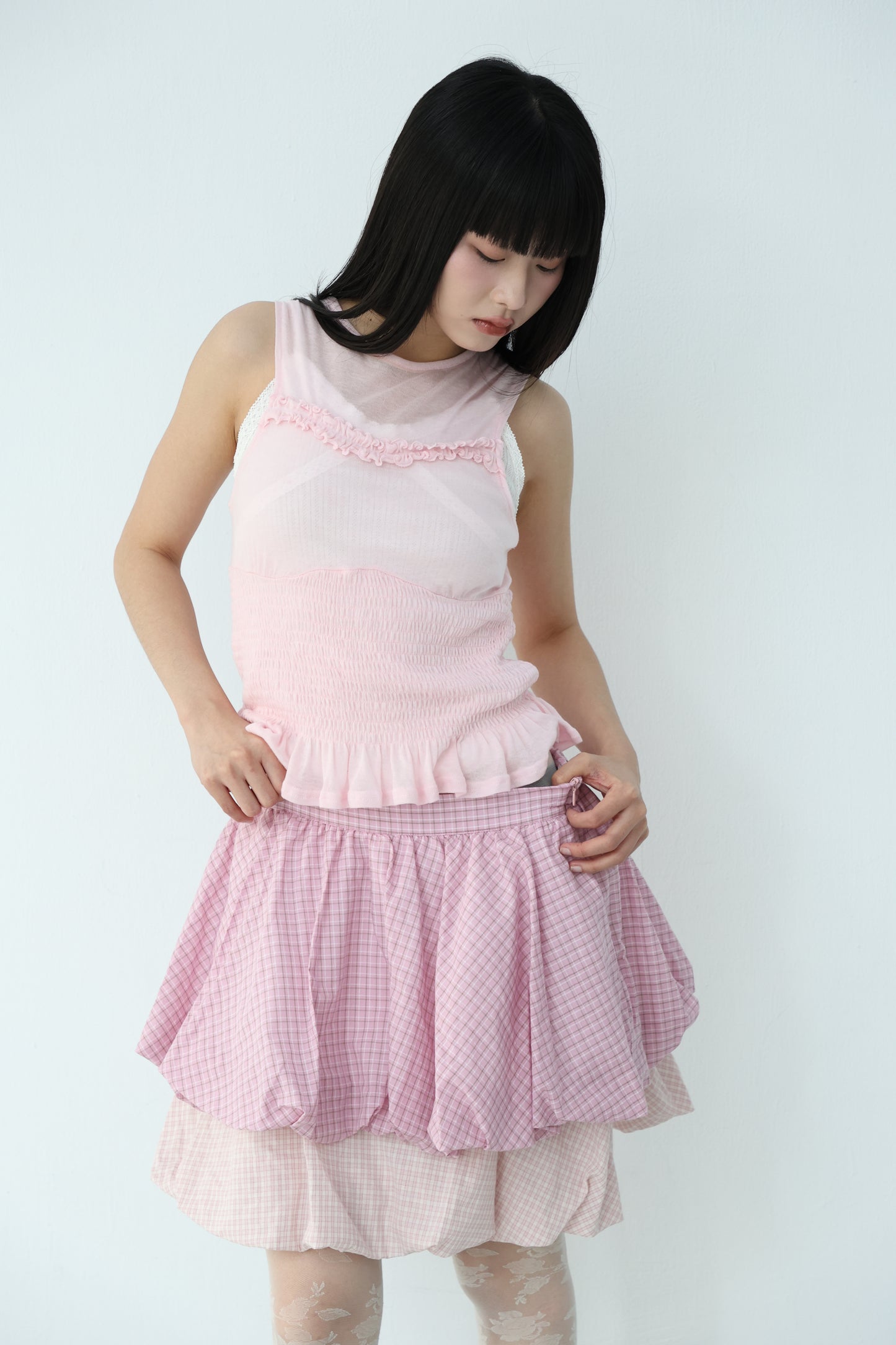Sleeveless thin lace vest