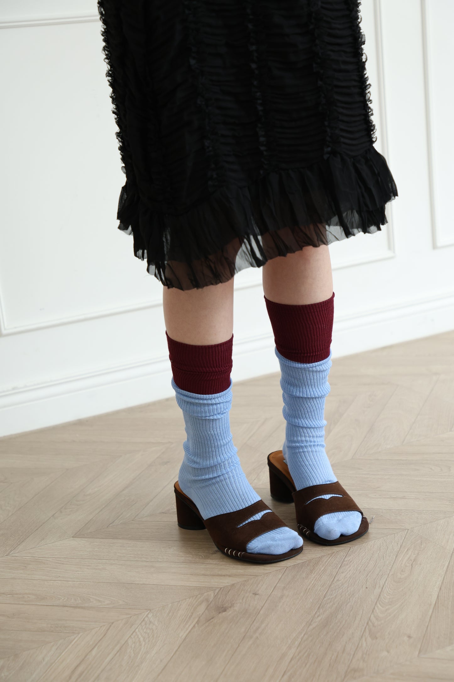 Color-blocked knee socks