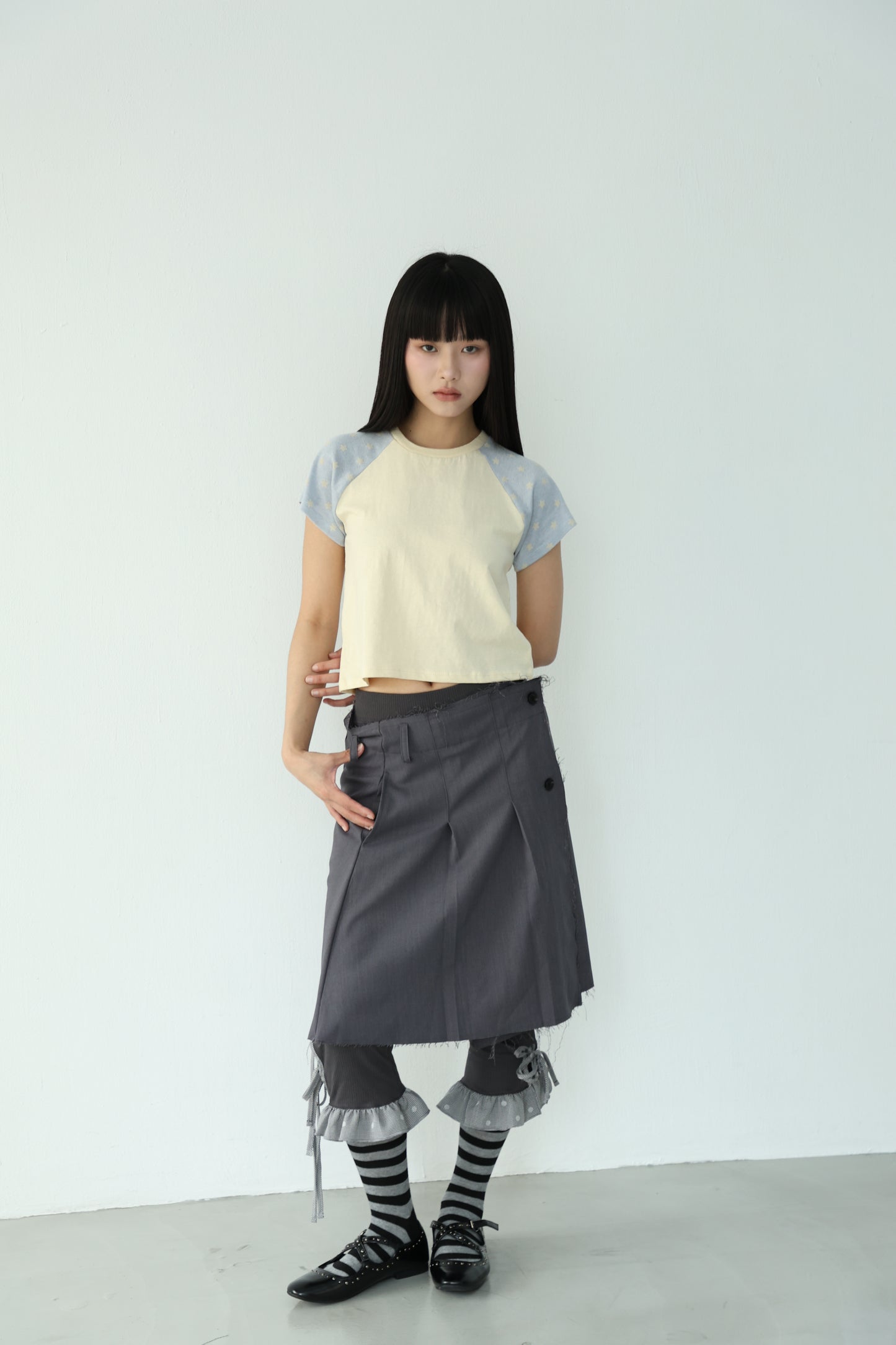 Star-patterned short-sleeved top