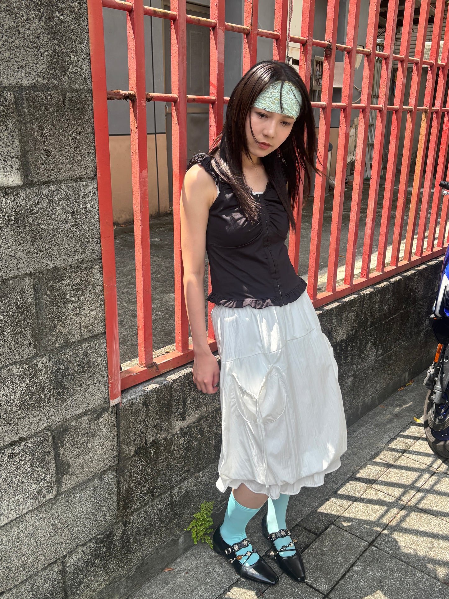 Elastic ruched lace top