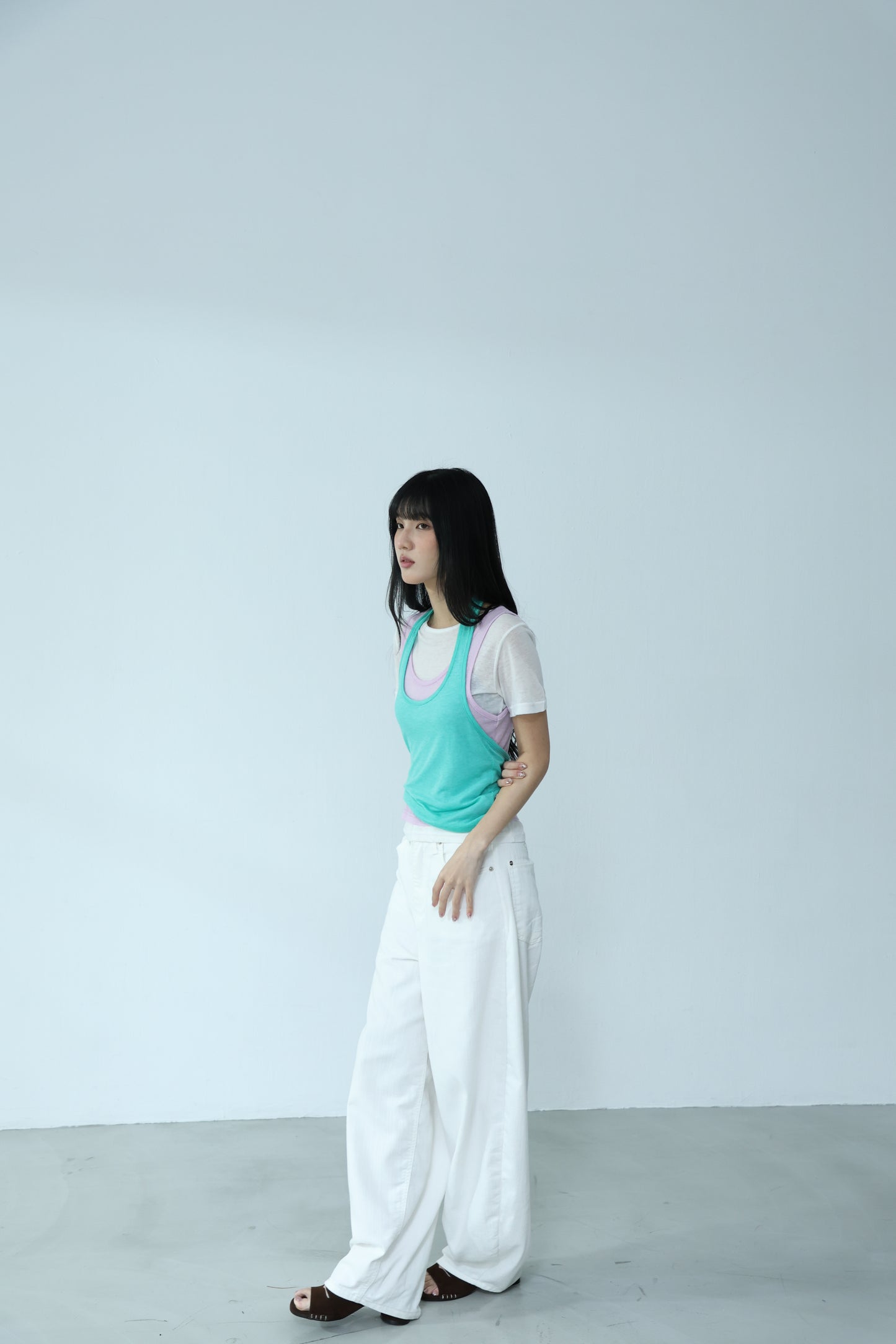 Thin halter neck vest （繞脖背心）