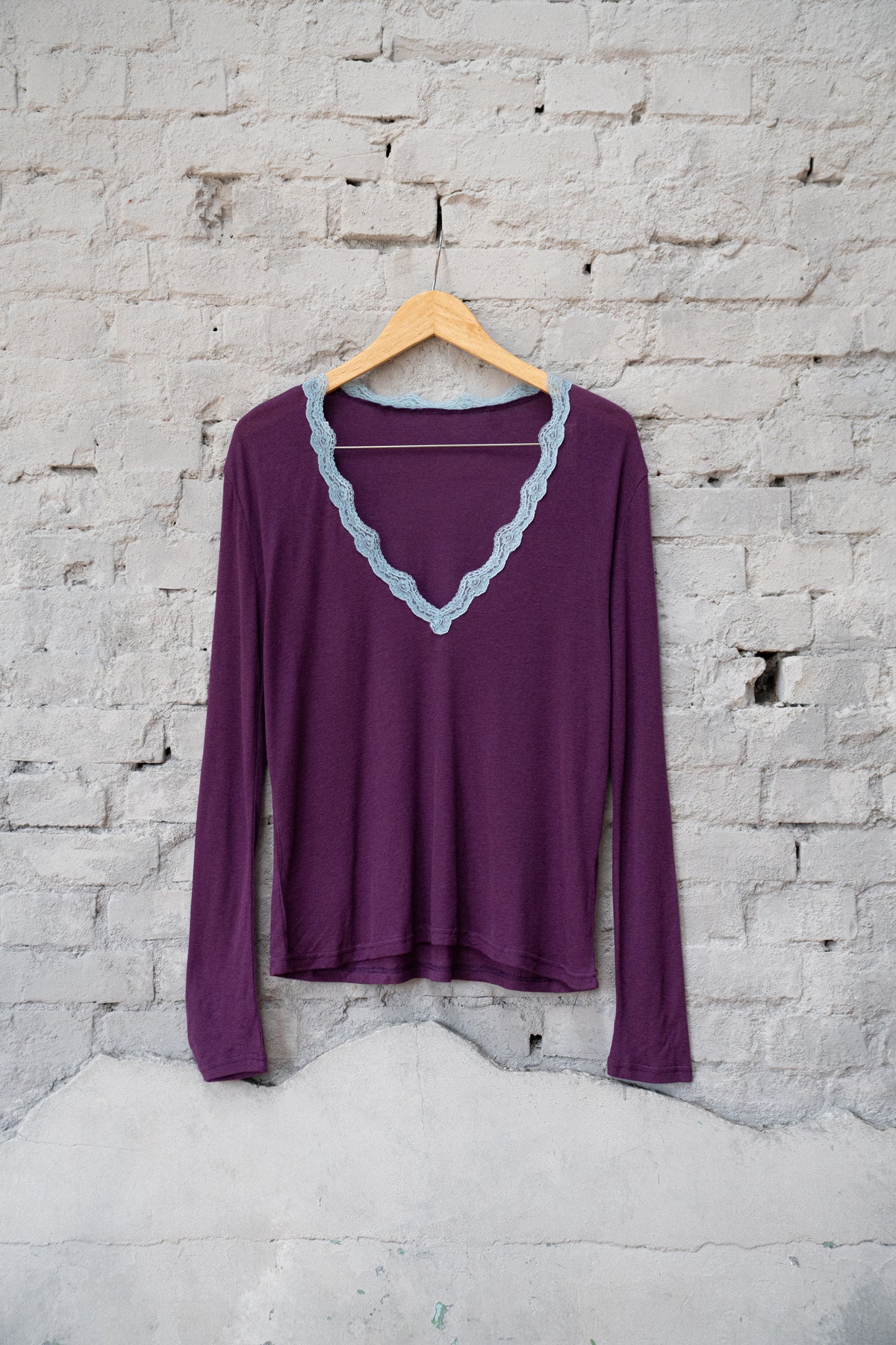 Lightweight V-Neck Lace-Trimmed Long-Sleeve Tee