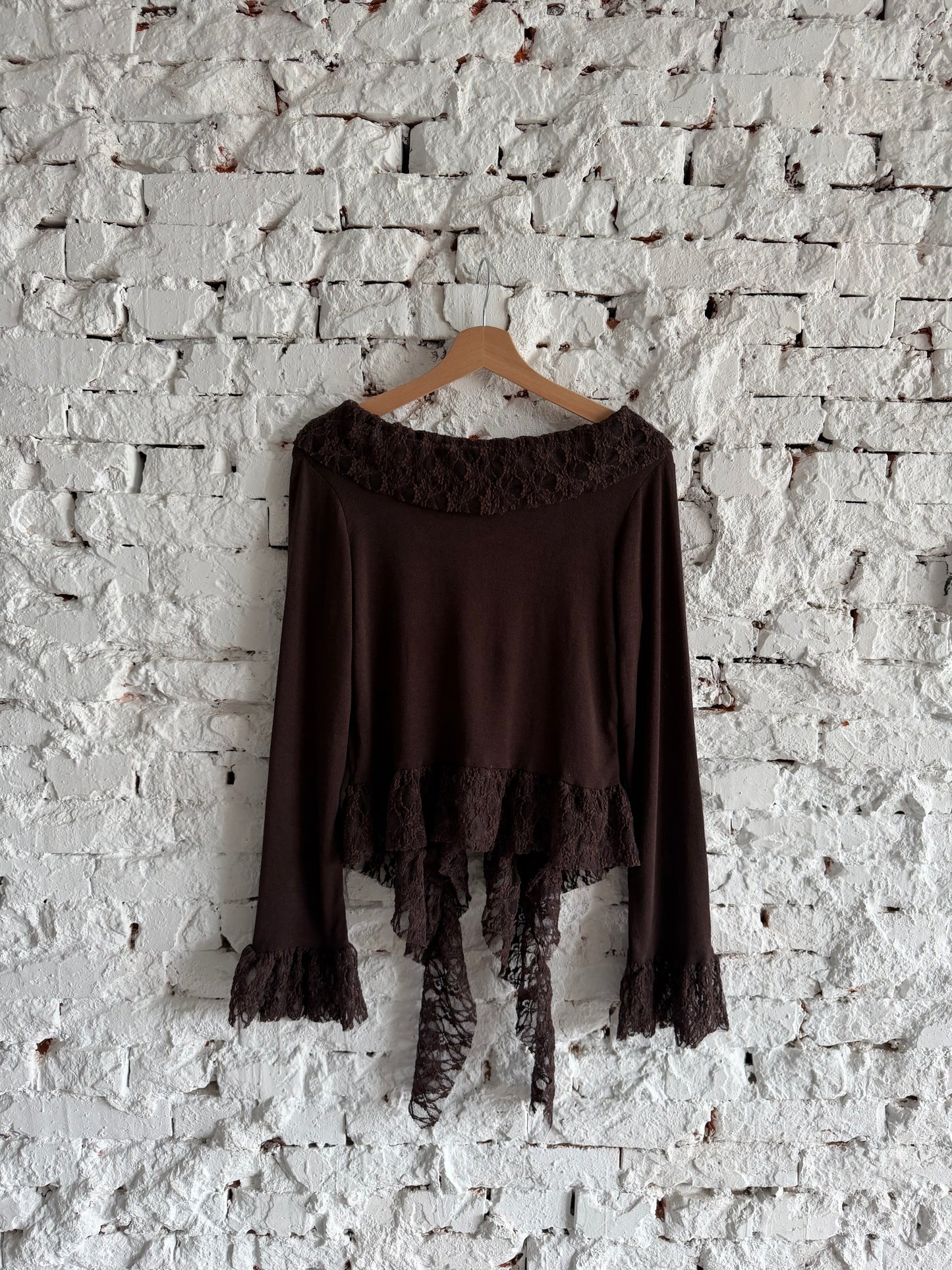 Lace-trimmed tie-up thin top