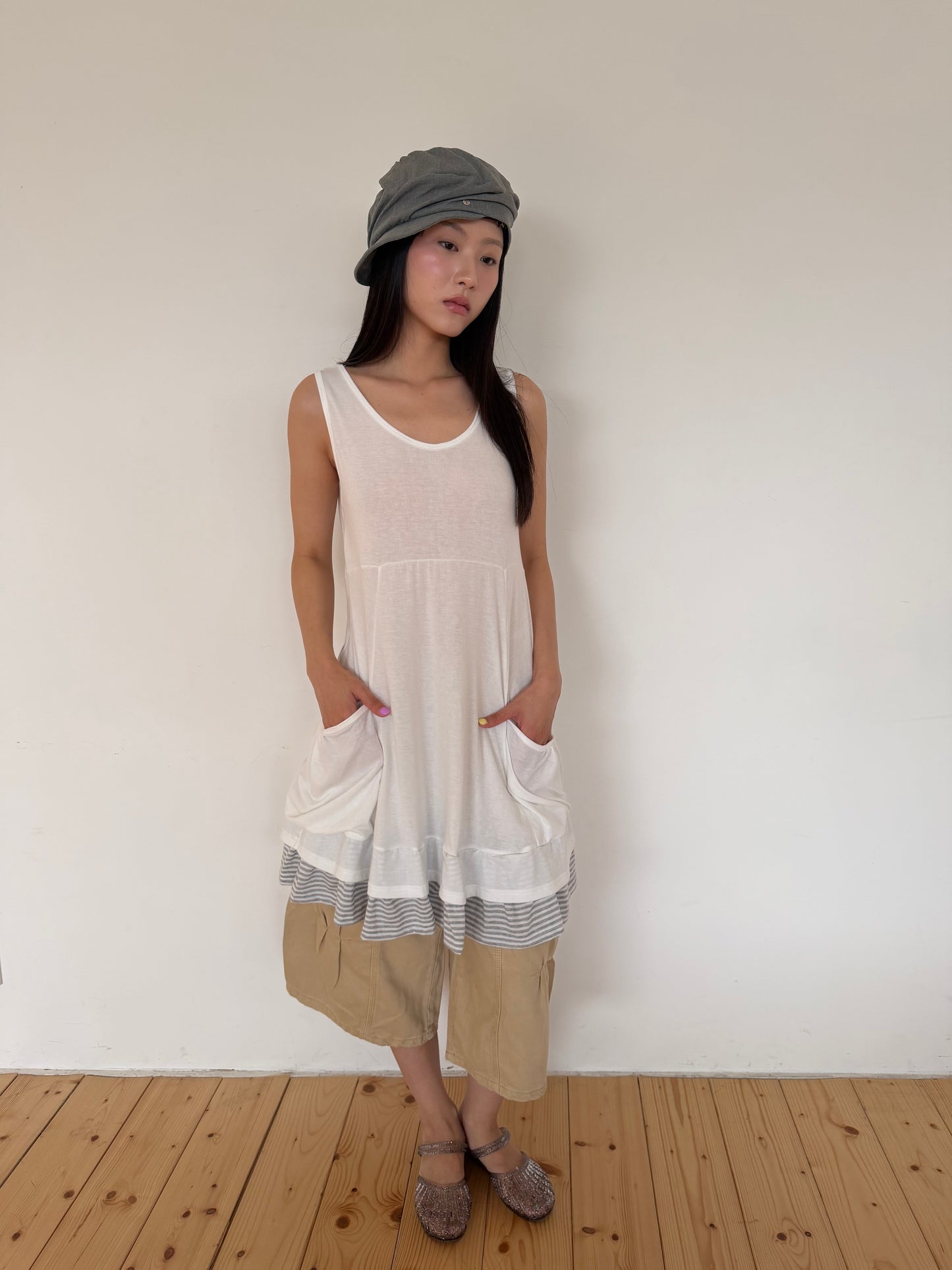 Curve Seam Capri Pants