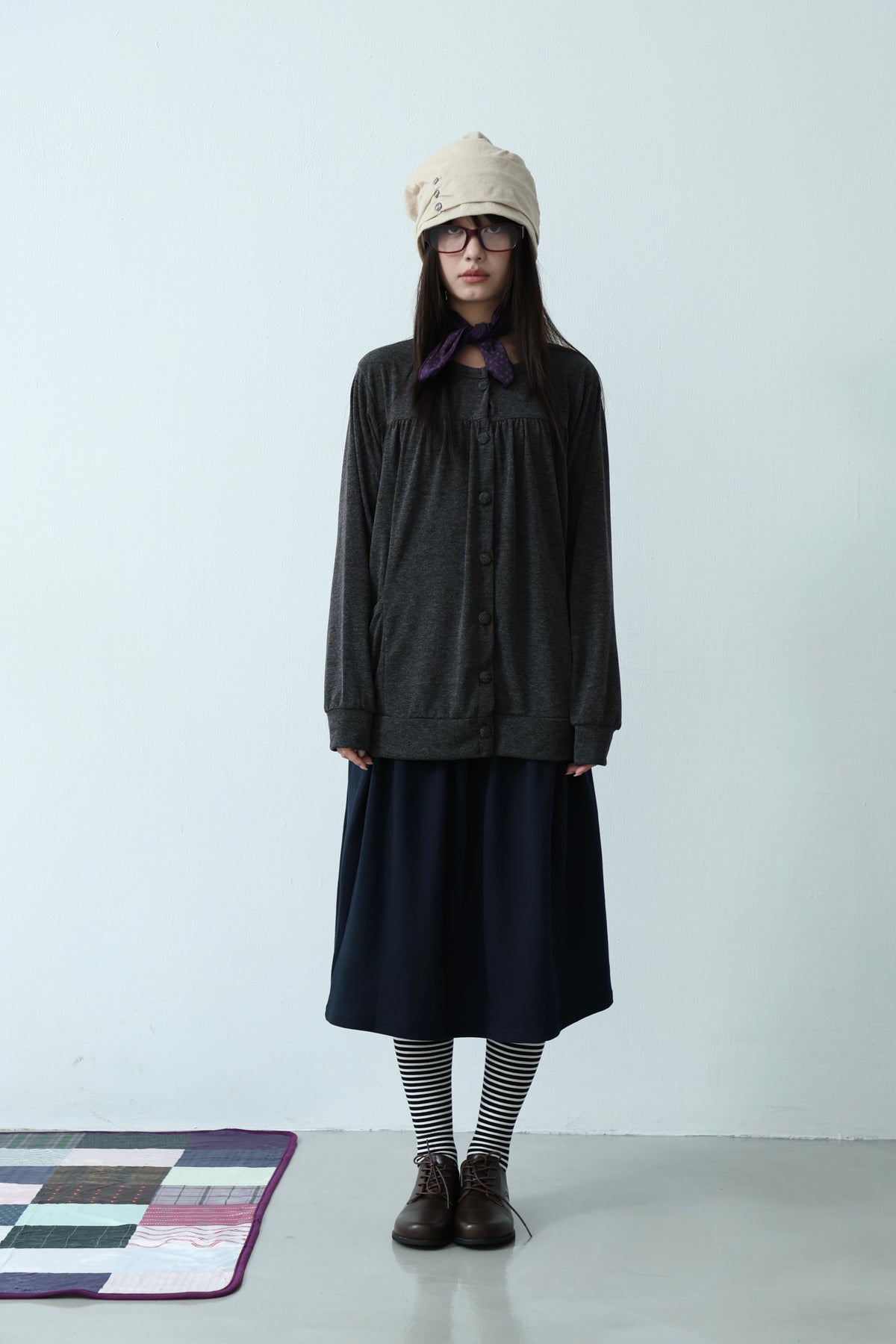 Open collar with bow and bow