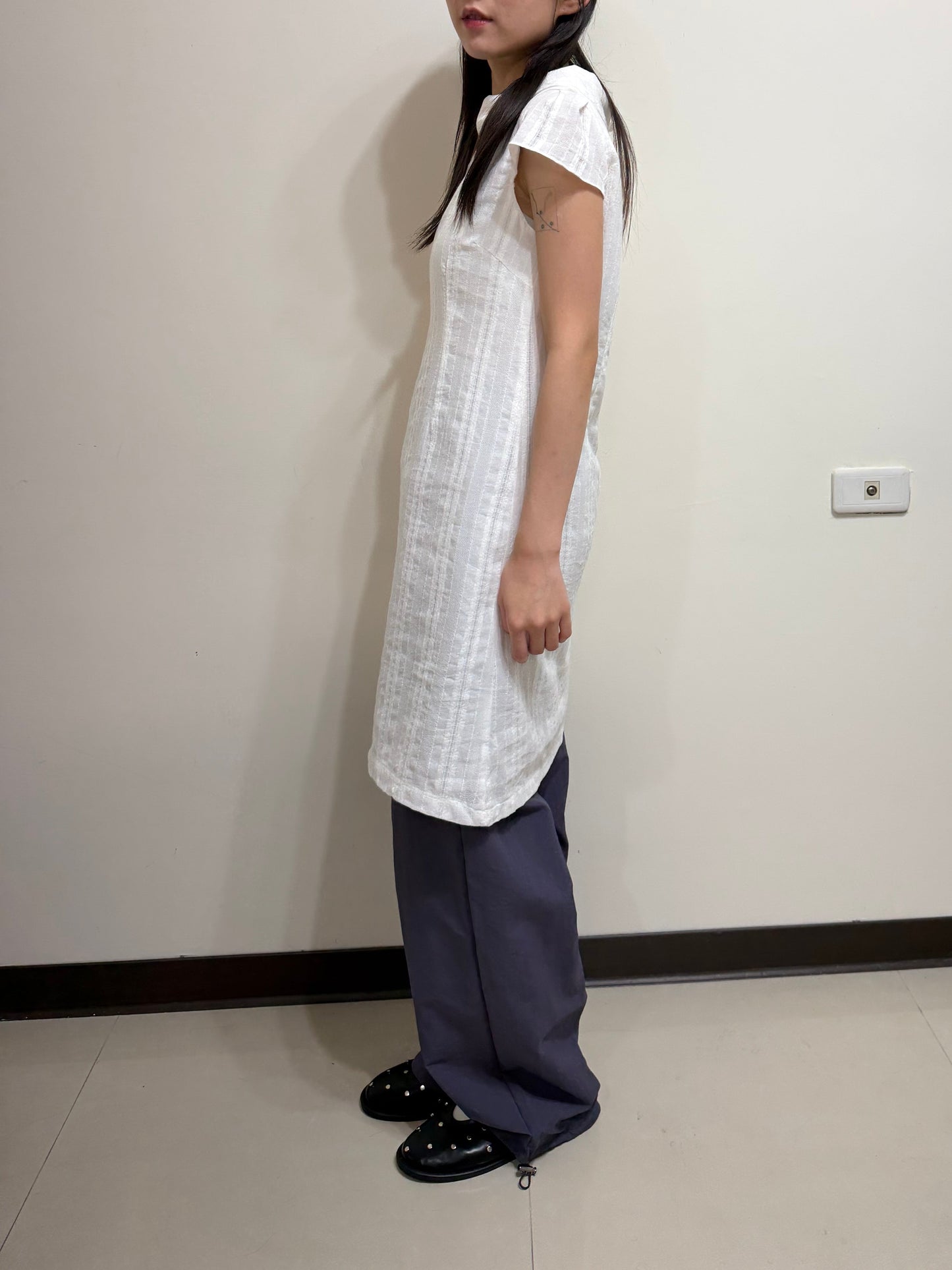Lace-embossed collared dress
