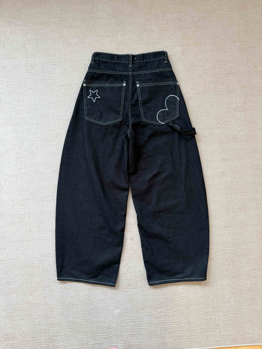 刺繍入りルーズフィットワークジーンズ