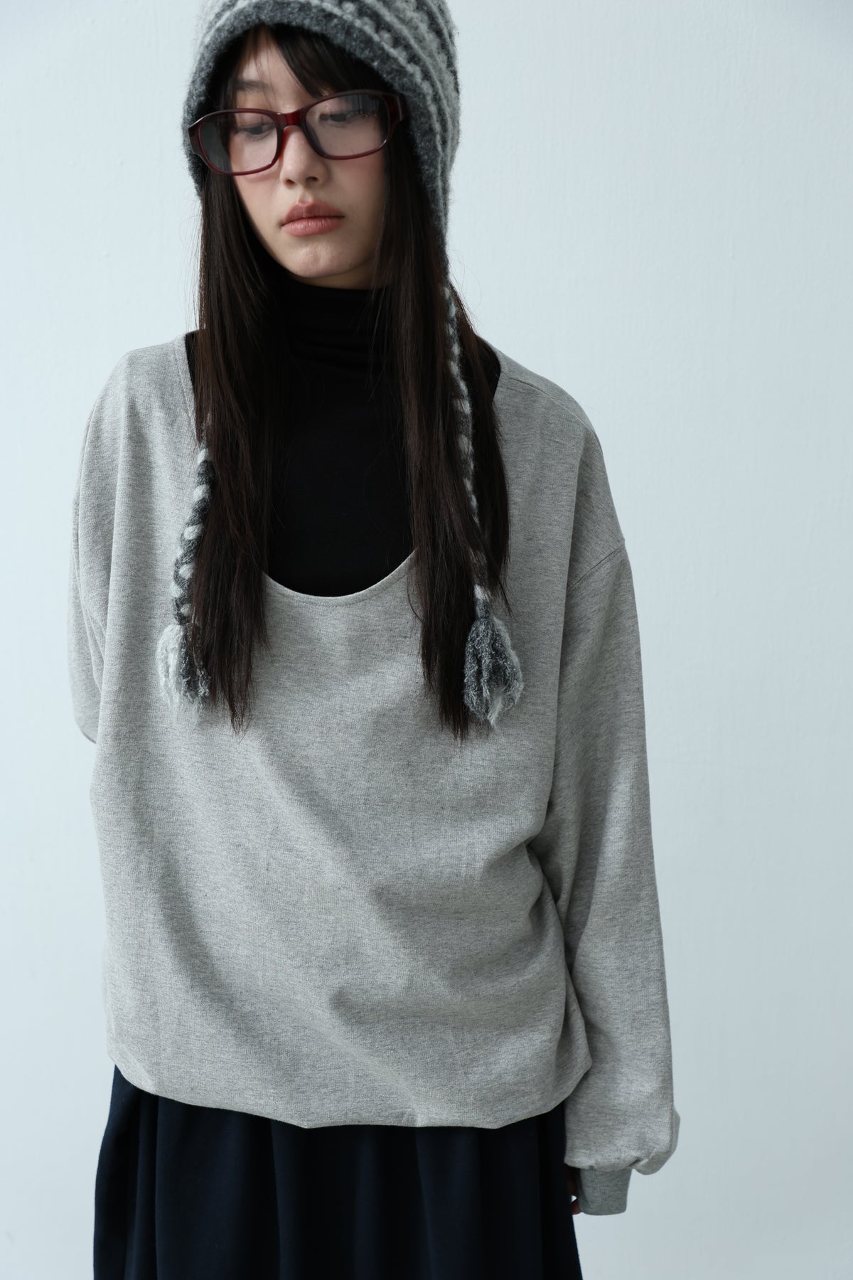 U-neck loose sweatshirt