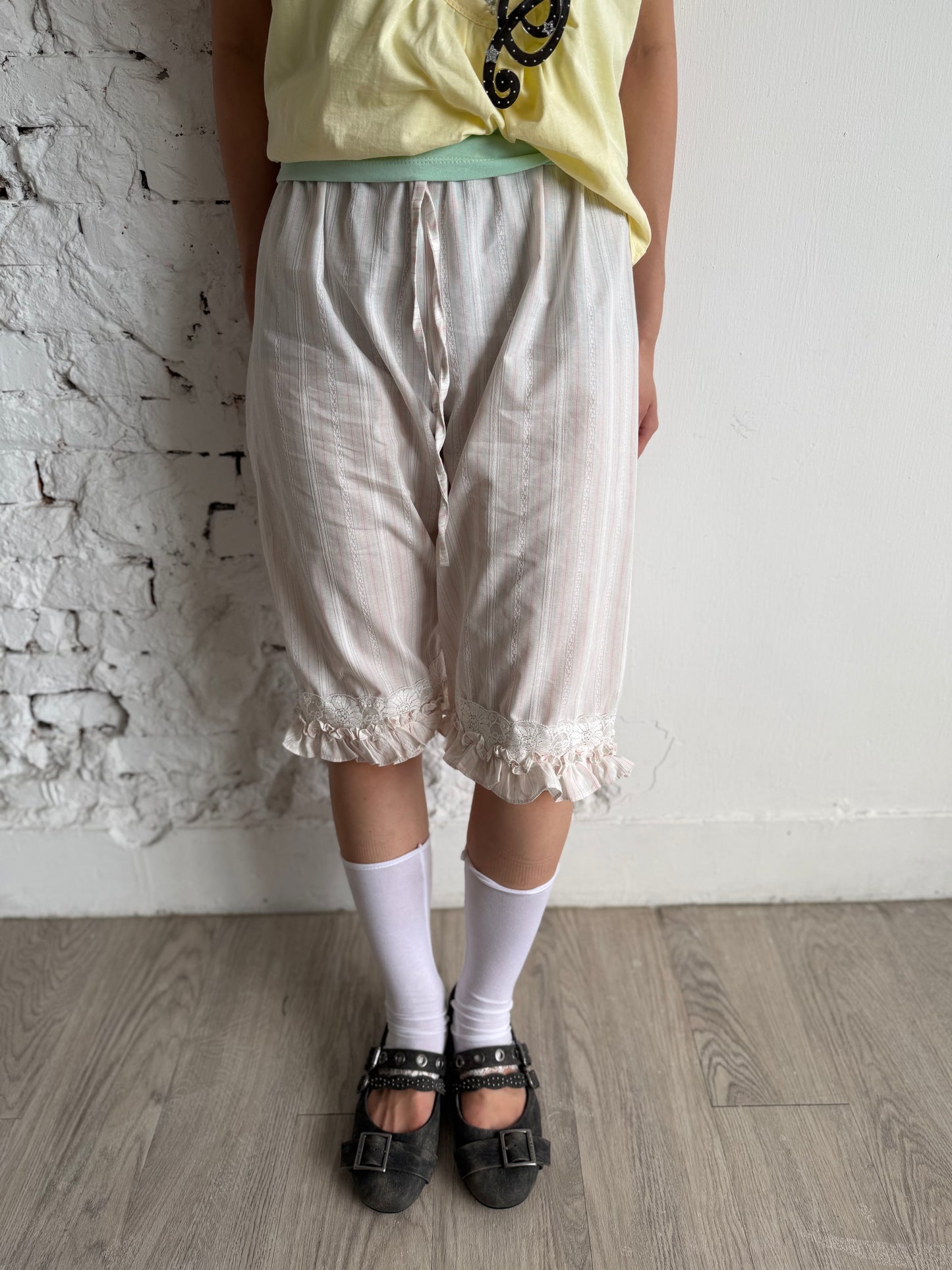 Striped lace-trimmed lantern capri pants