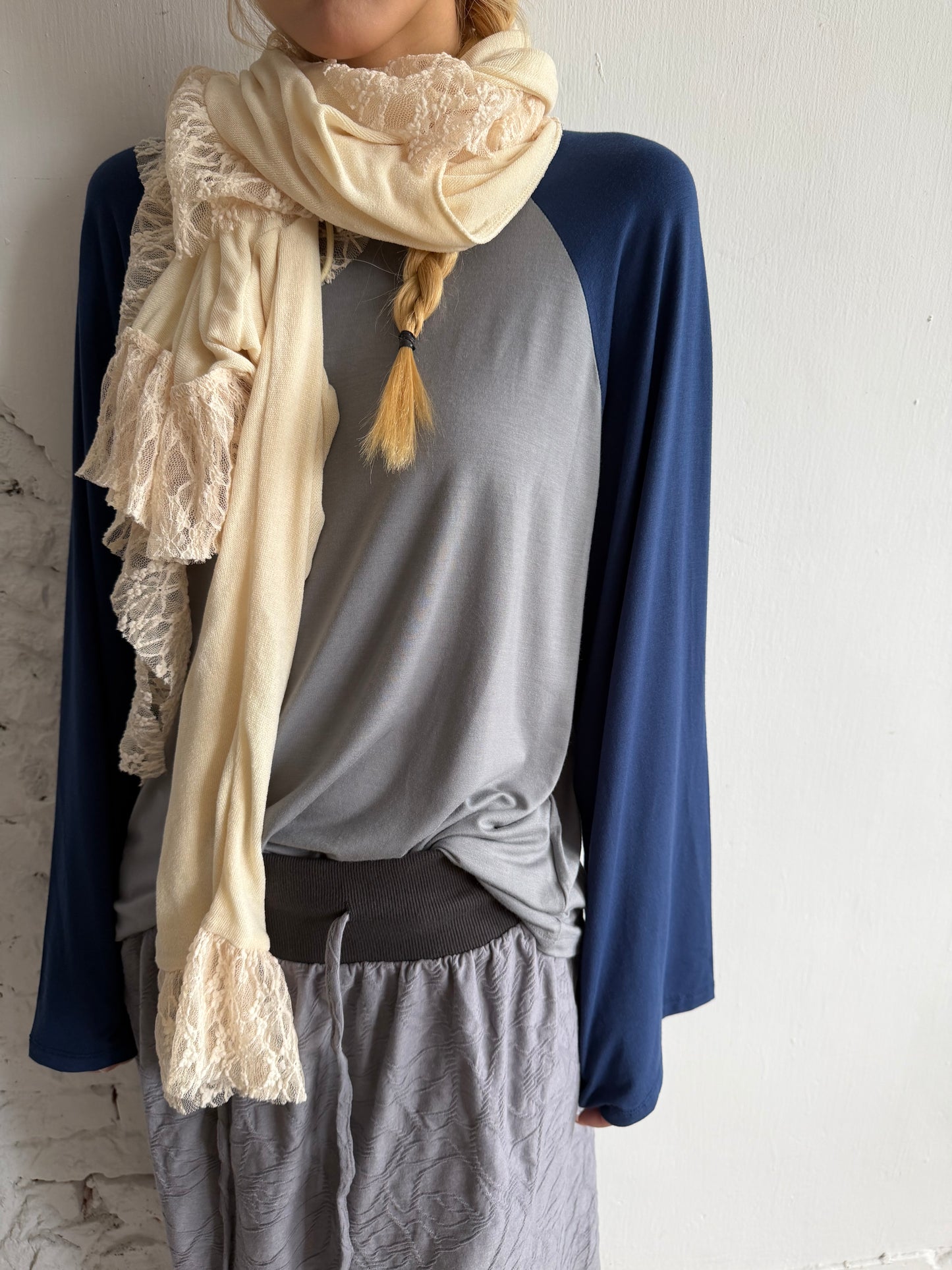Lace-trimmed tie-up thin top