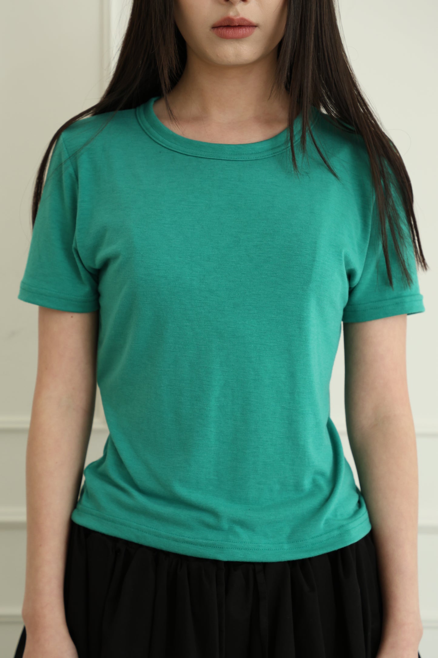 Basic skin-friendly short-sleeved top