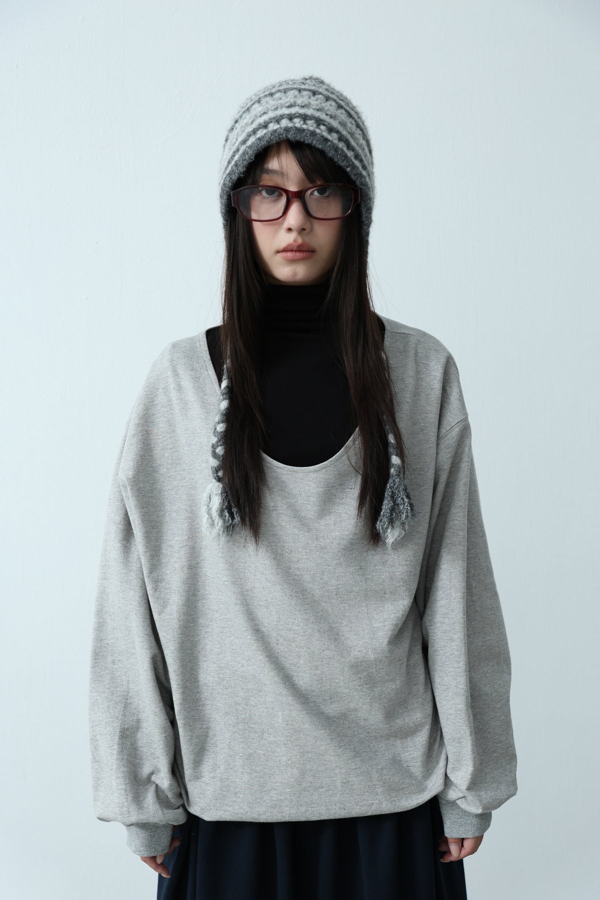 U-neck loose sweatshirt