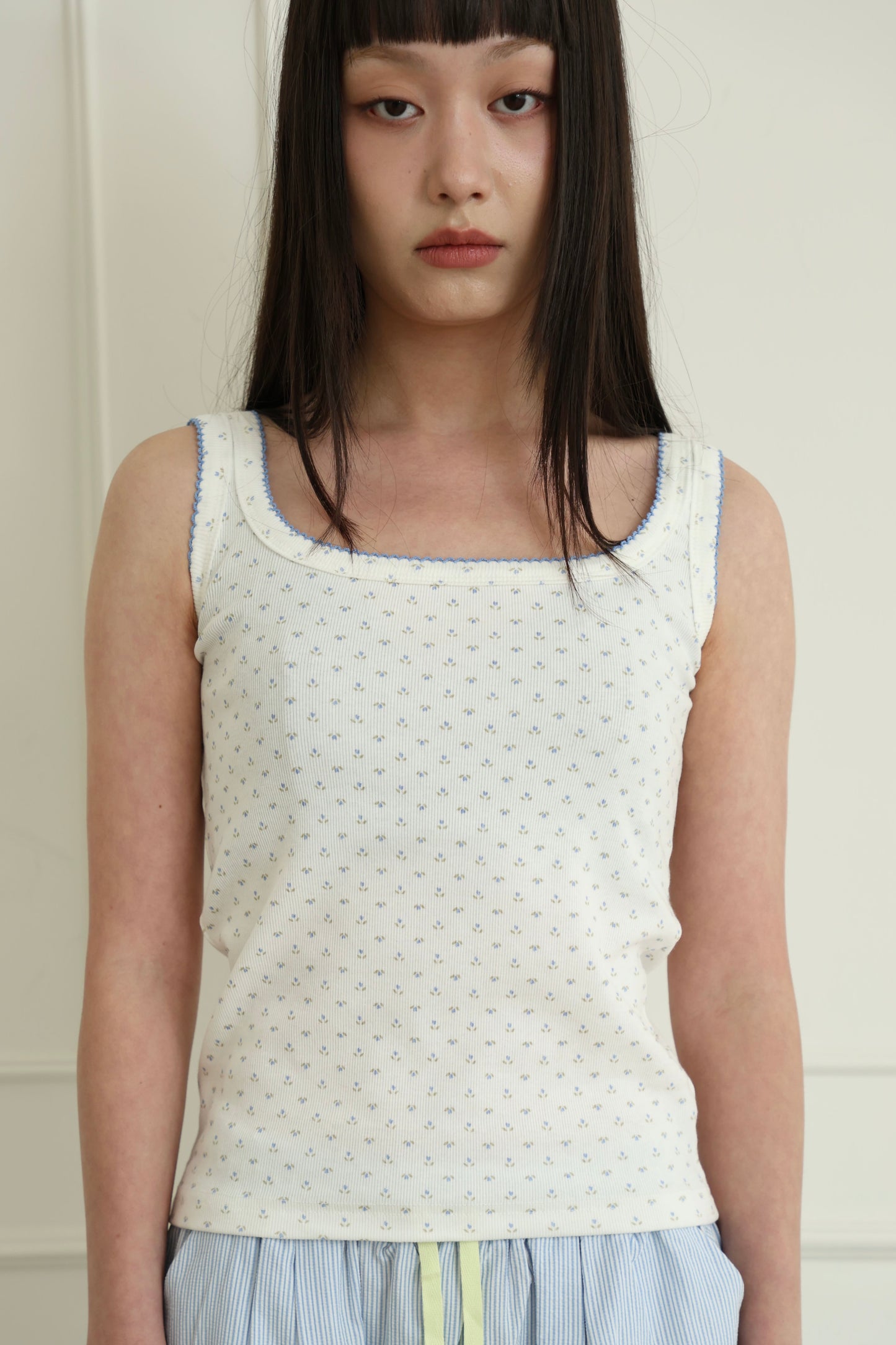 Floral lace-trimmed vest