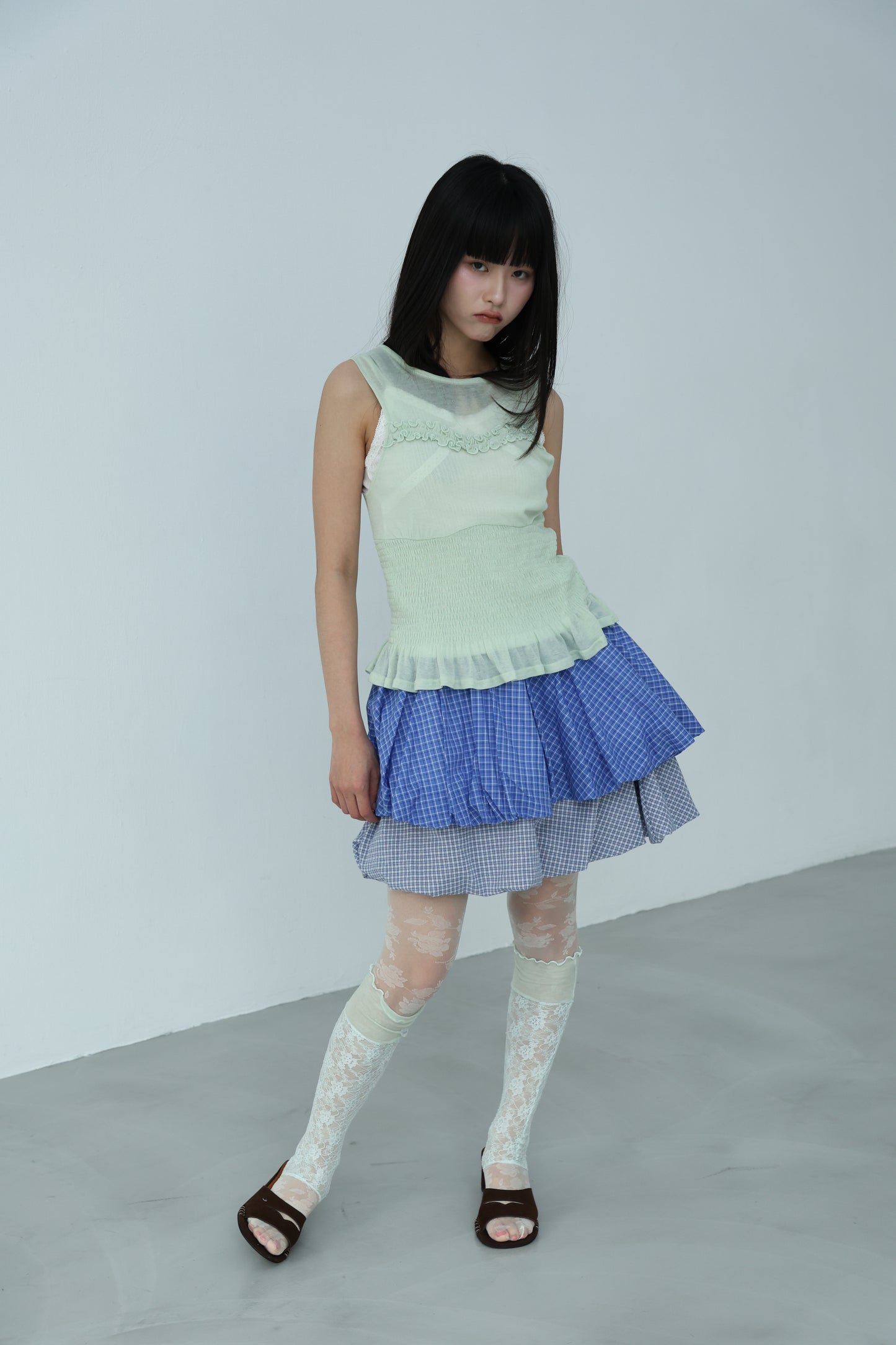 Sleeveless thin lace vest