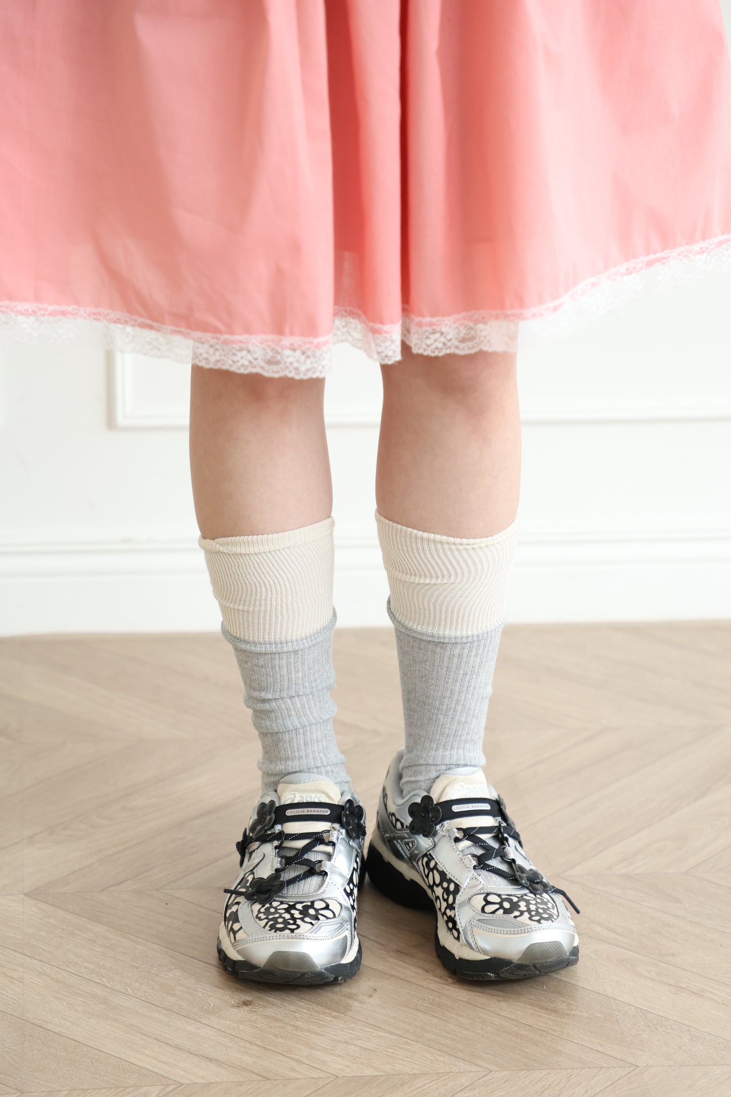 Color-blocked knee socks