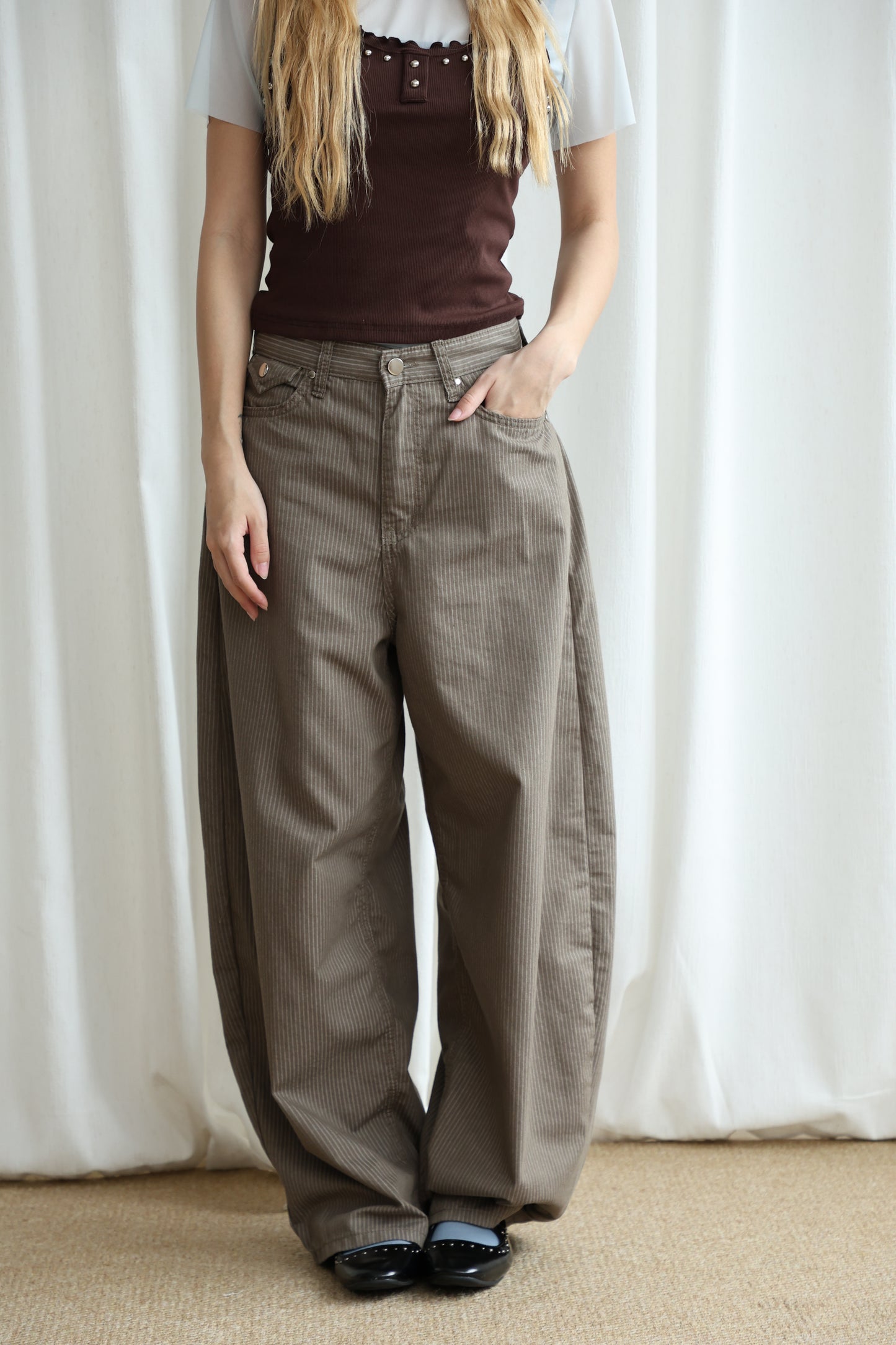 Thin straight stripe baggy pants