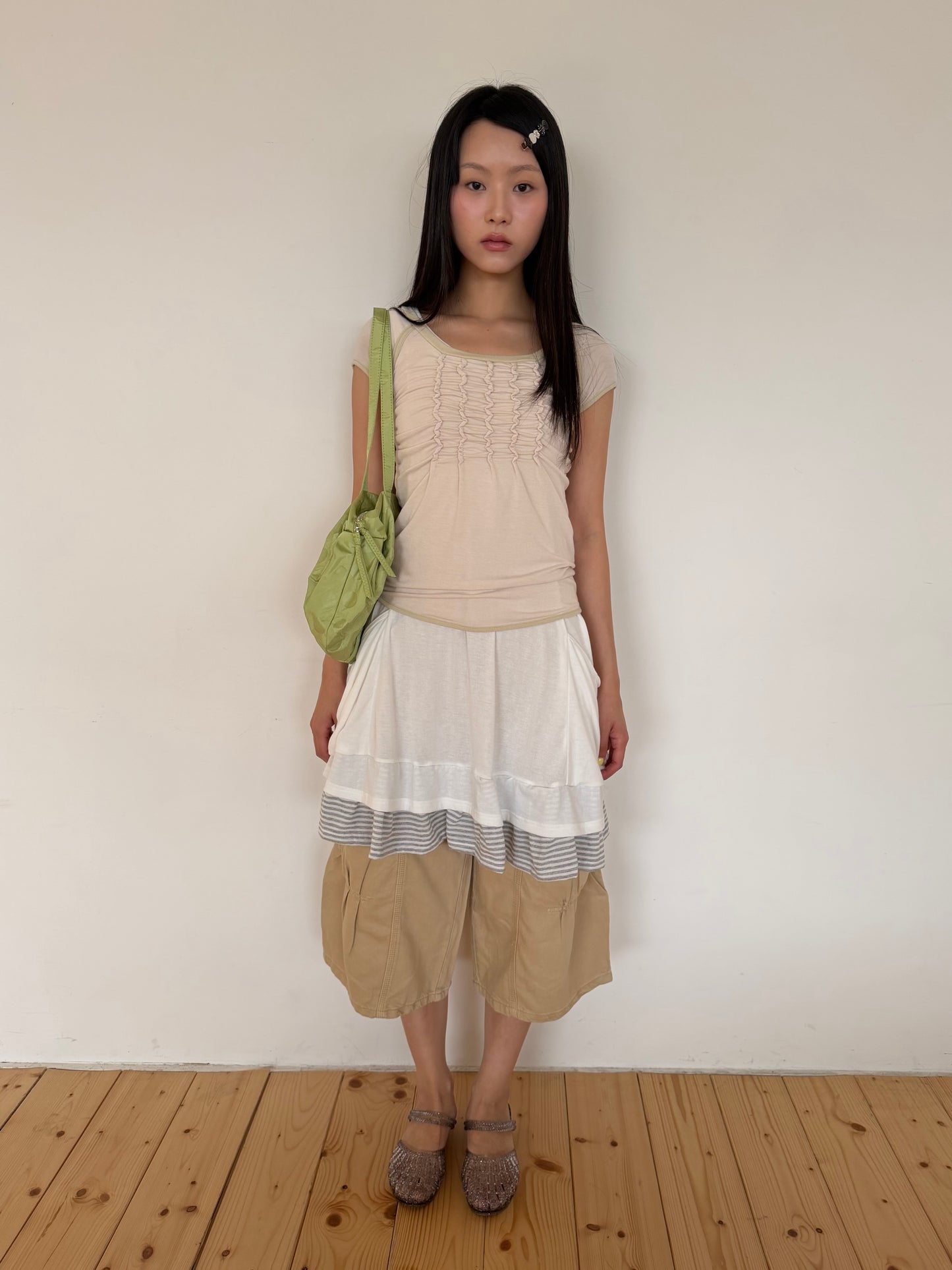 Curve Seam Capri Pants