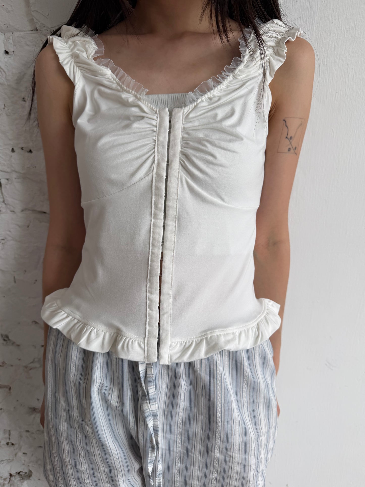 Elastic ruched lace top