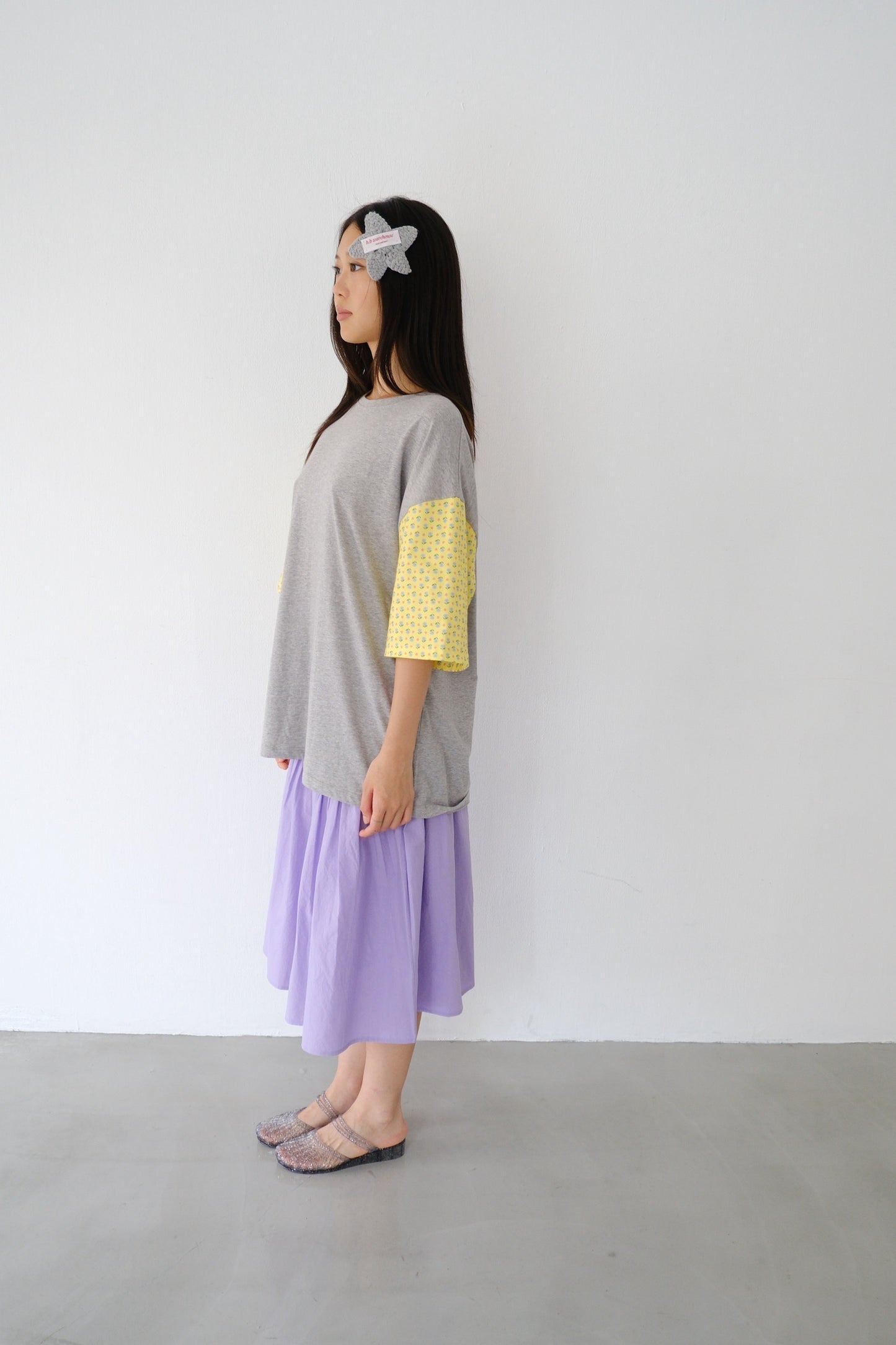 Loose-fitting floral patchwork sleeve top