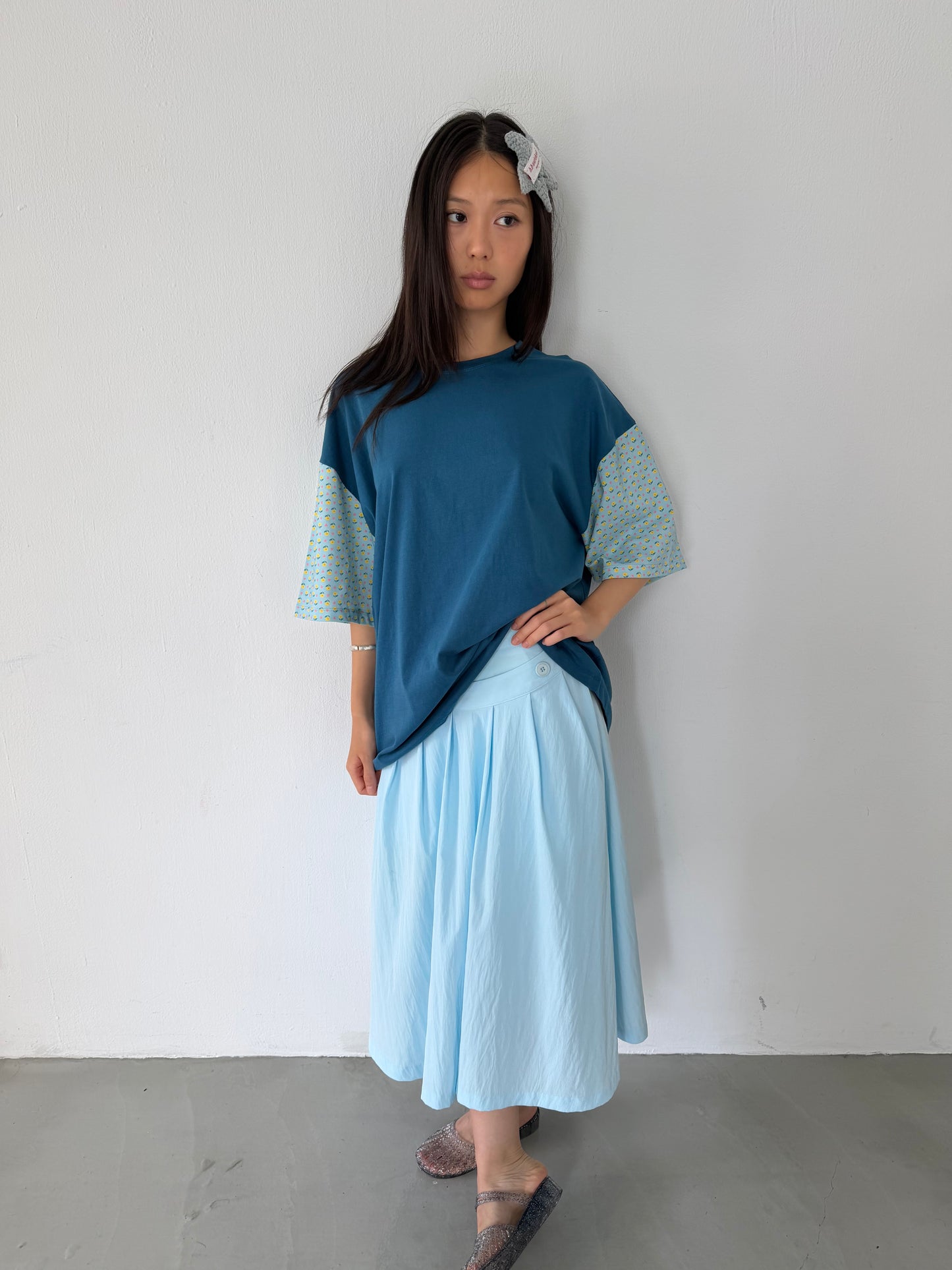 Double-layered pleated skirt with buttons