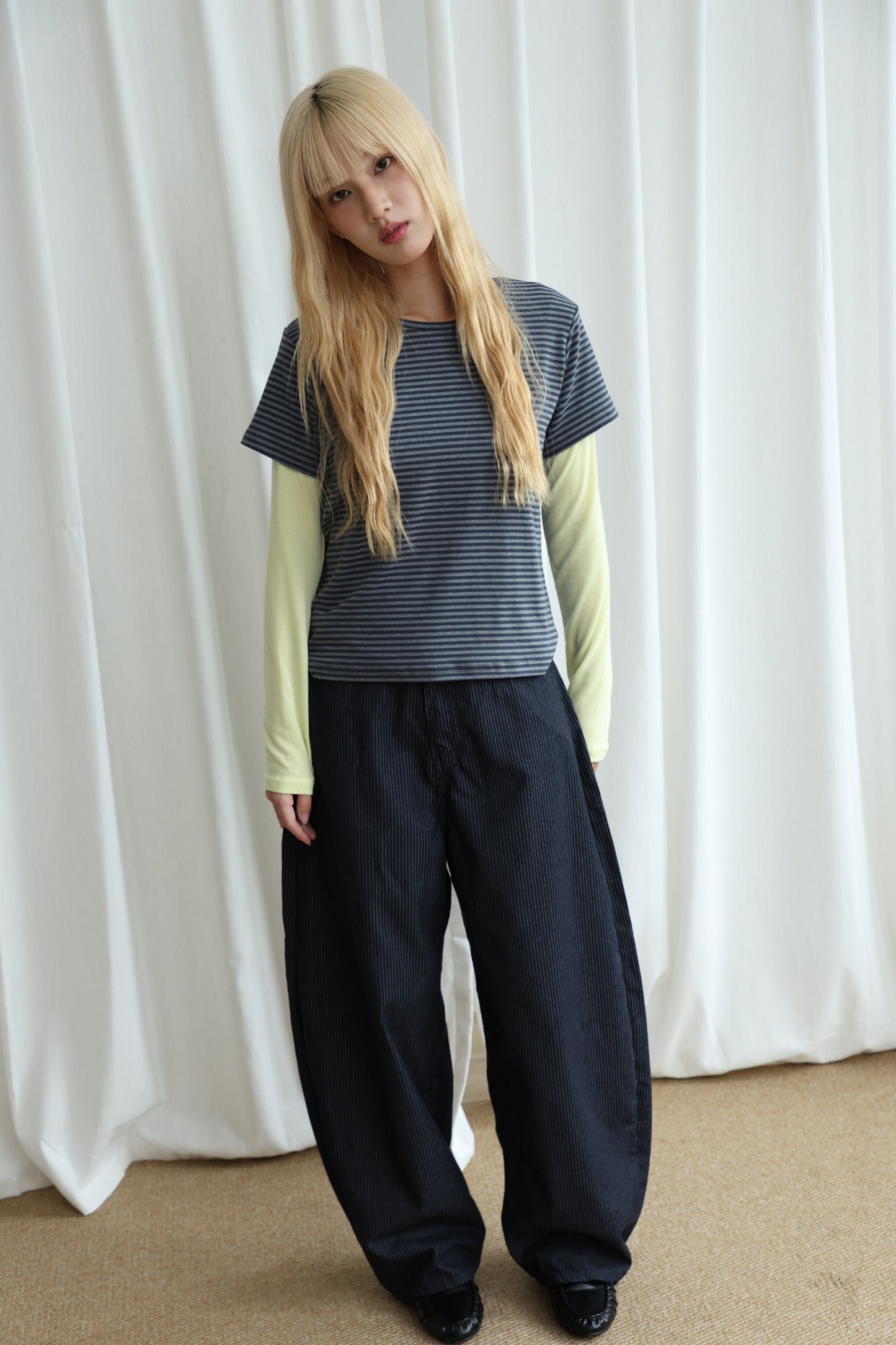 Thin straight stripe baggy pants