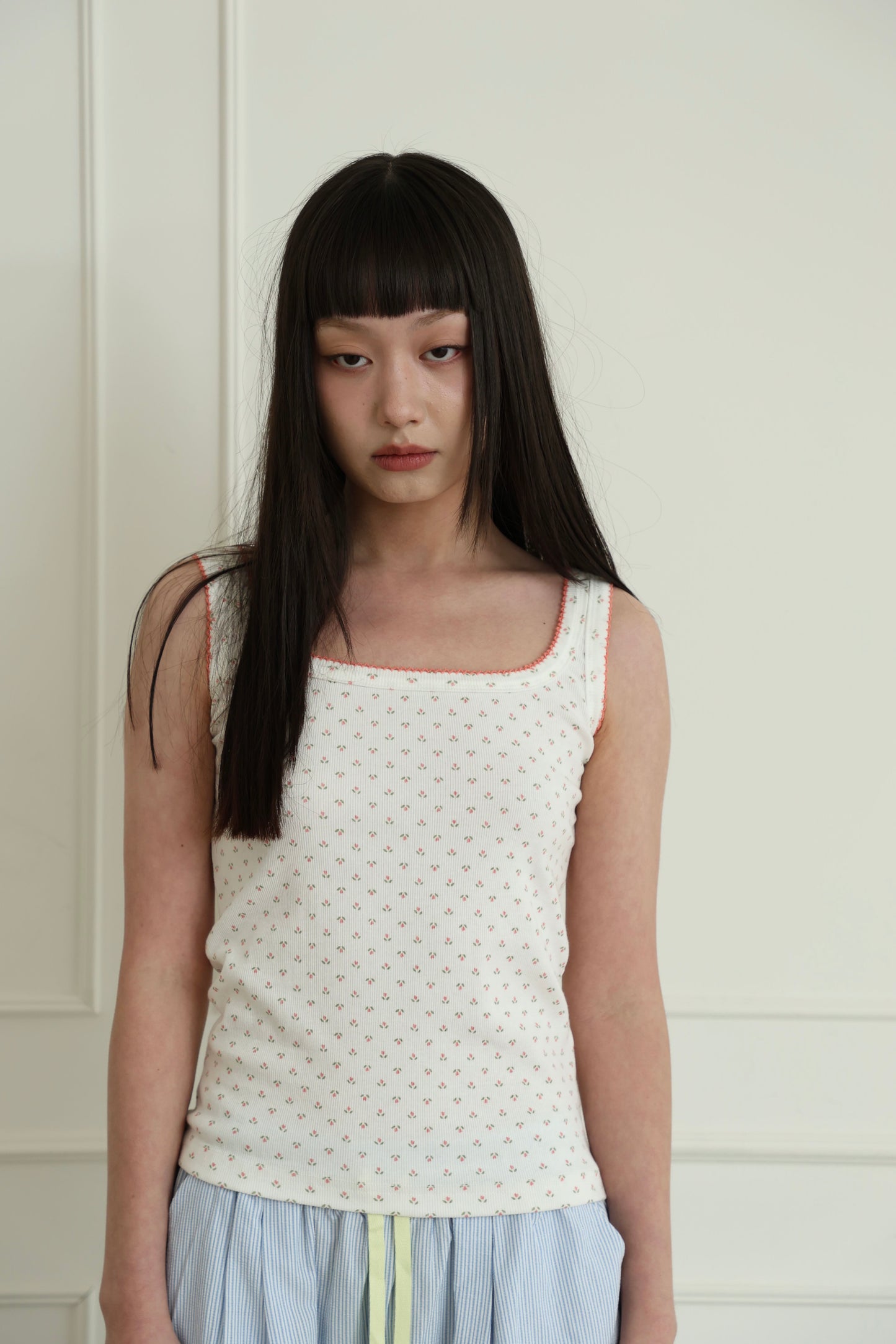 Floral lace-trimmed vest