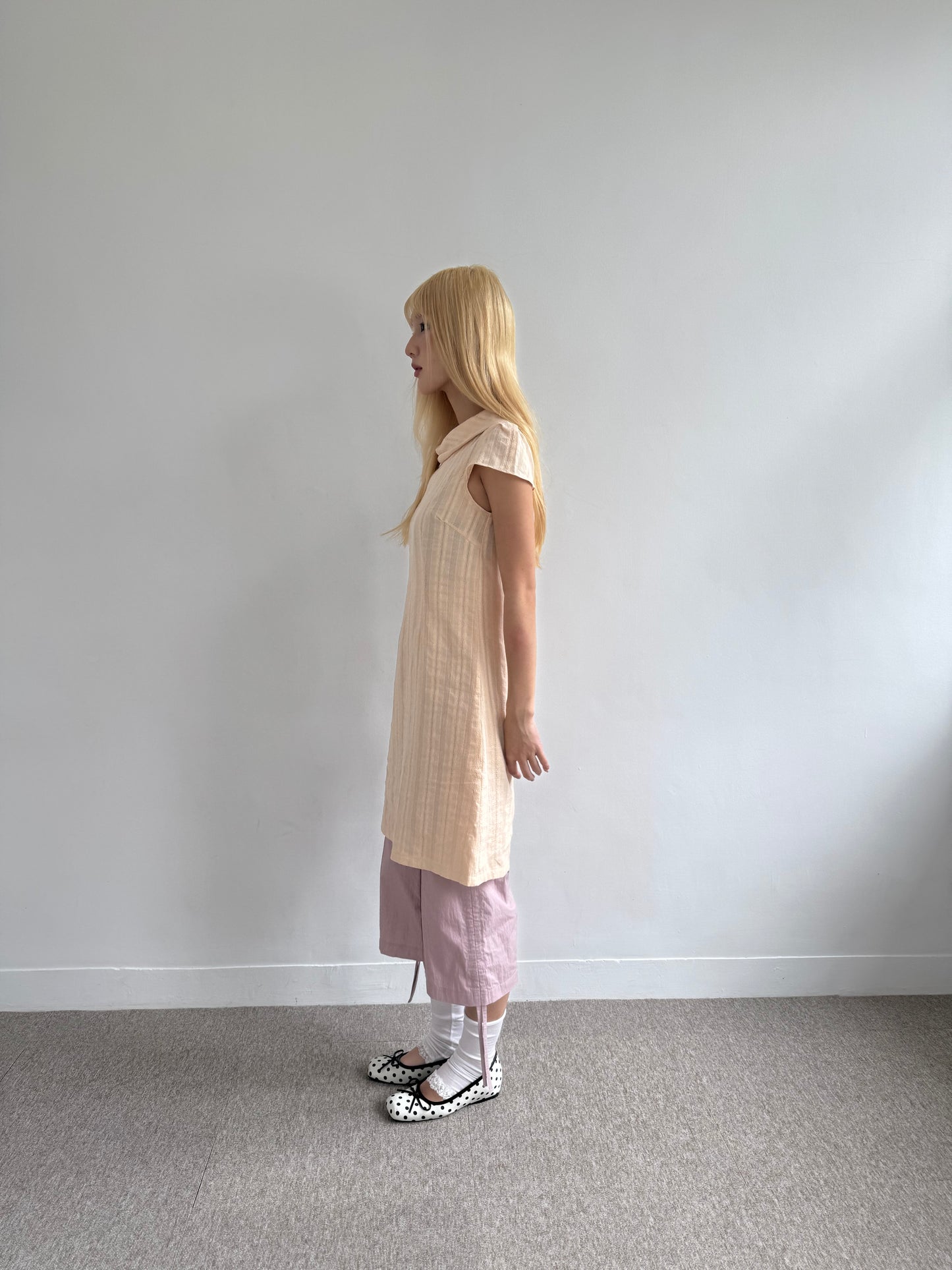 Lace-embossed collared dress