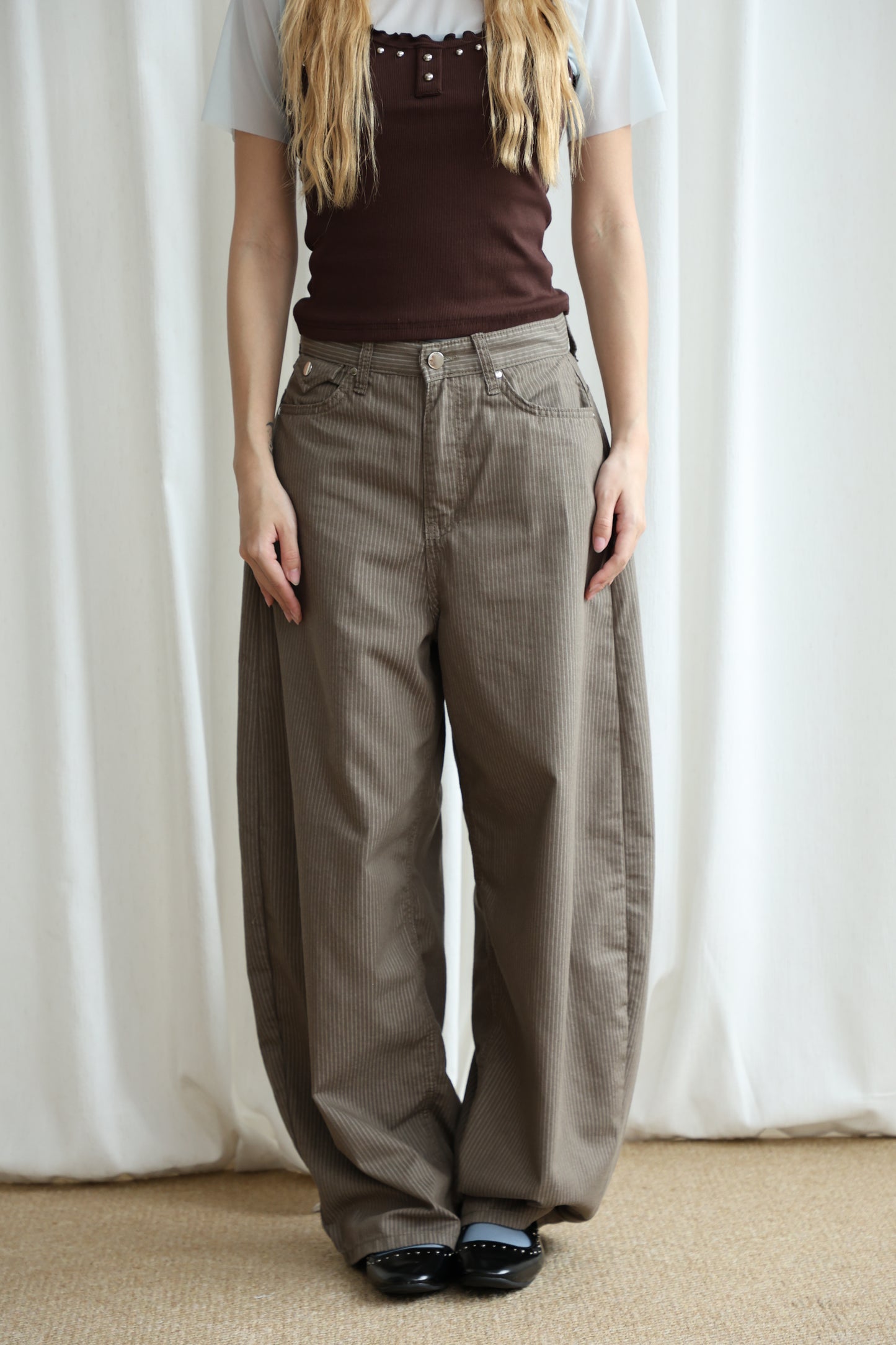Thin straight stripe baggy pants