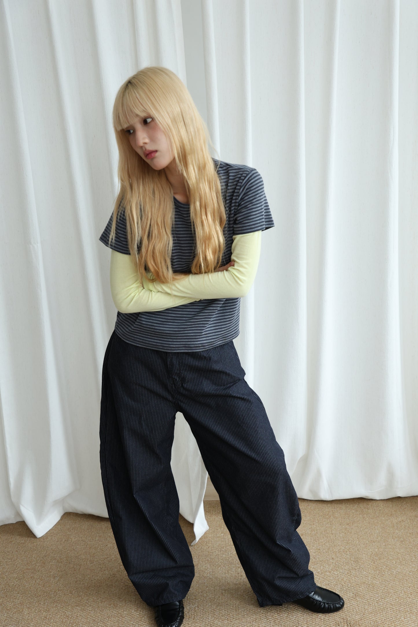 Thin straight stripe baggy pants