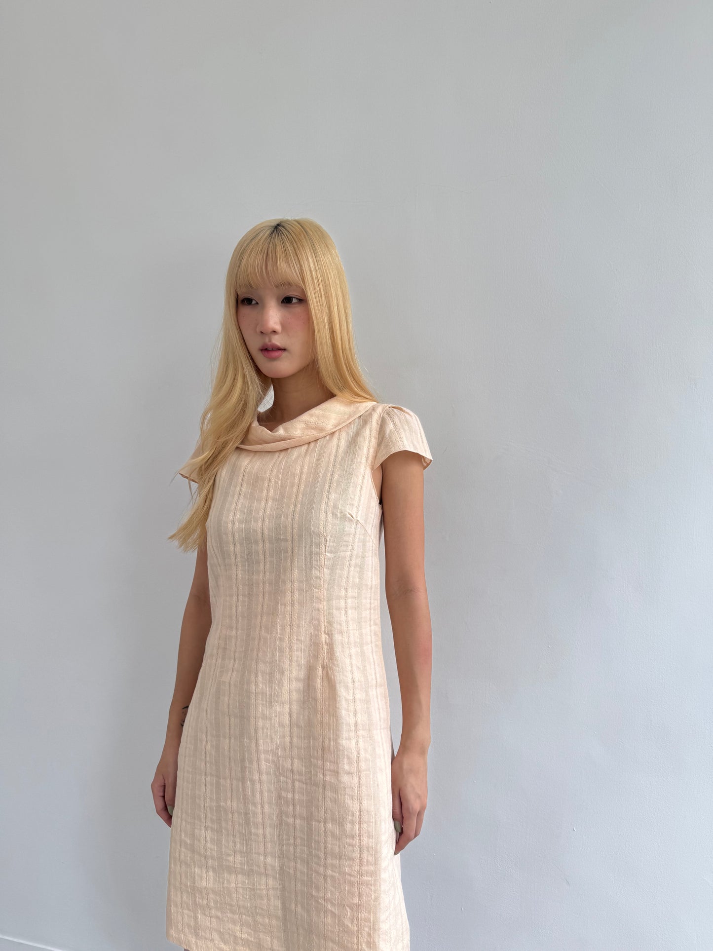 Lace-embossed collared dress