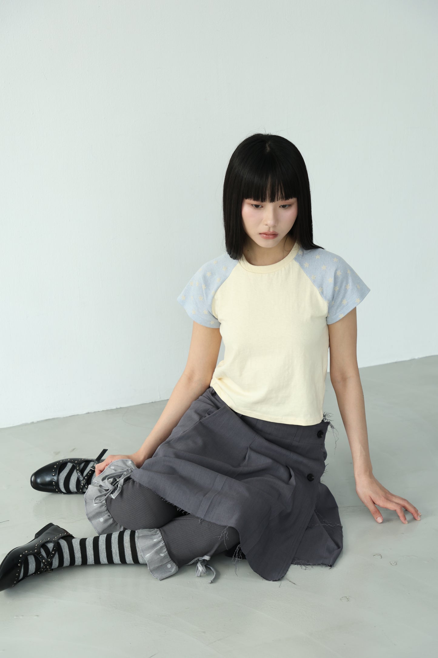 Star-patterned short-sleeved top