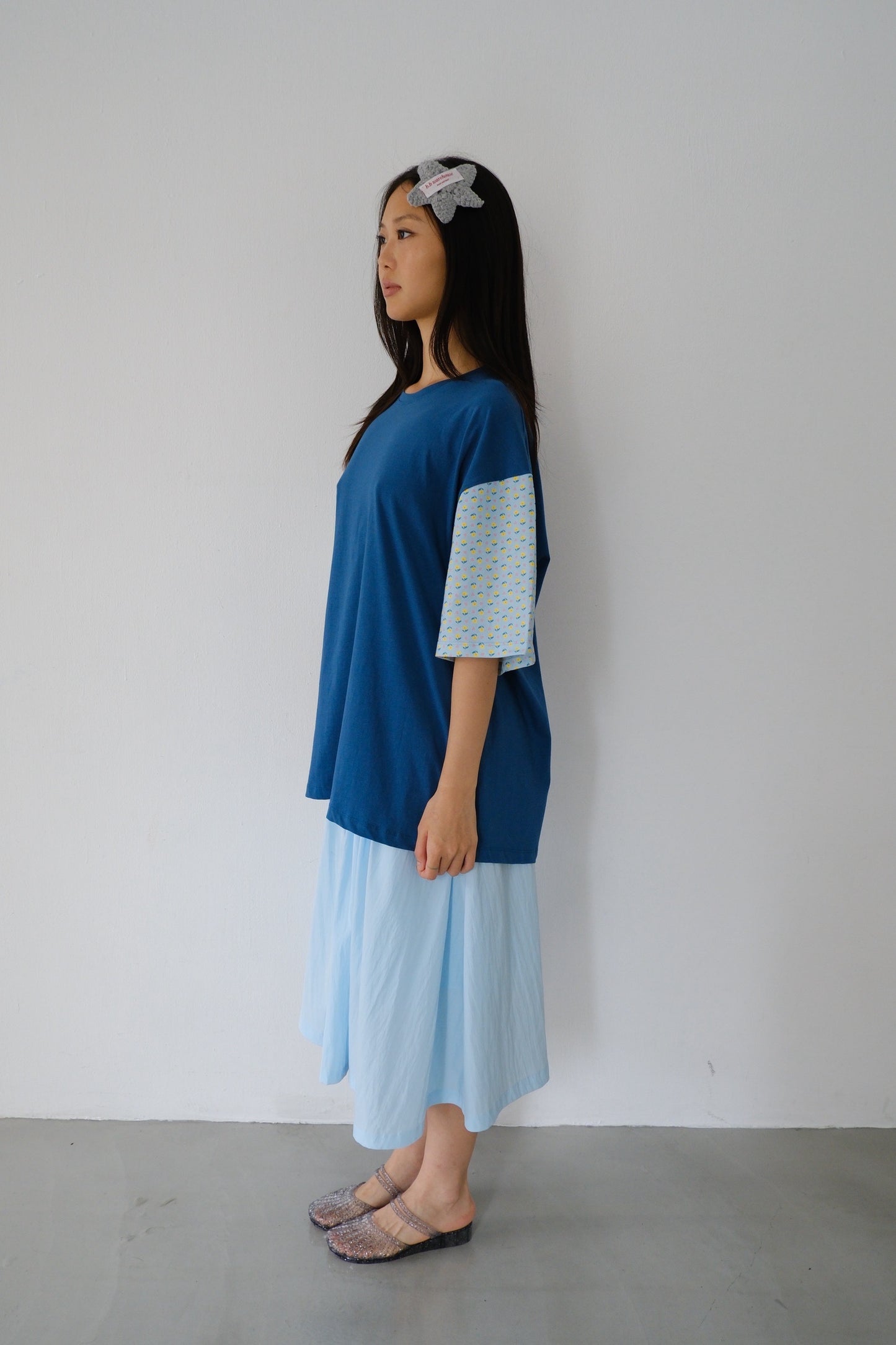 Loose-fitting floral patchwork sleeve top