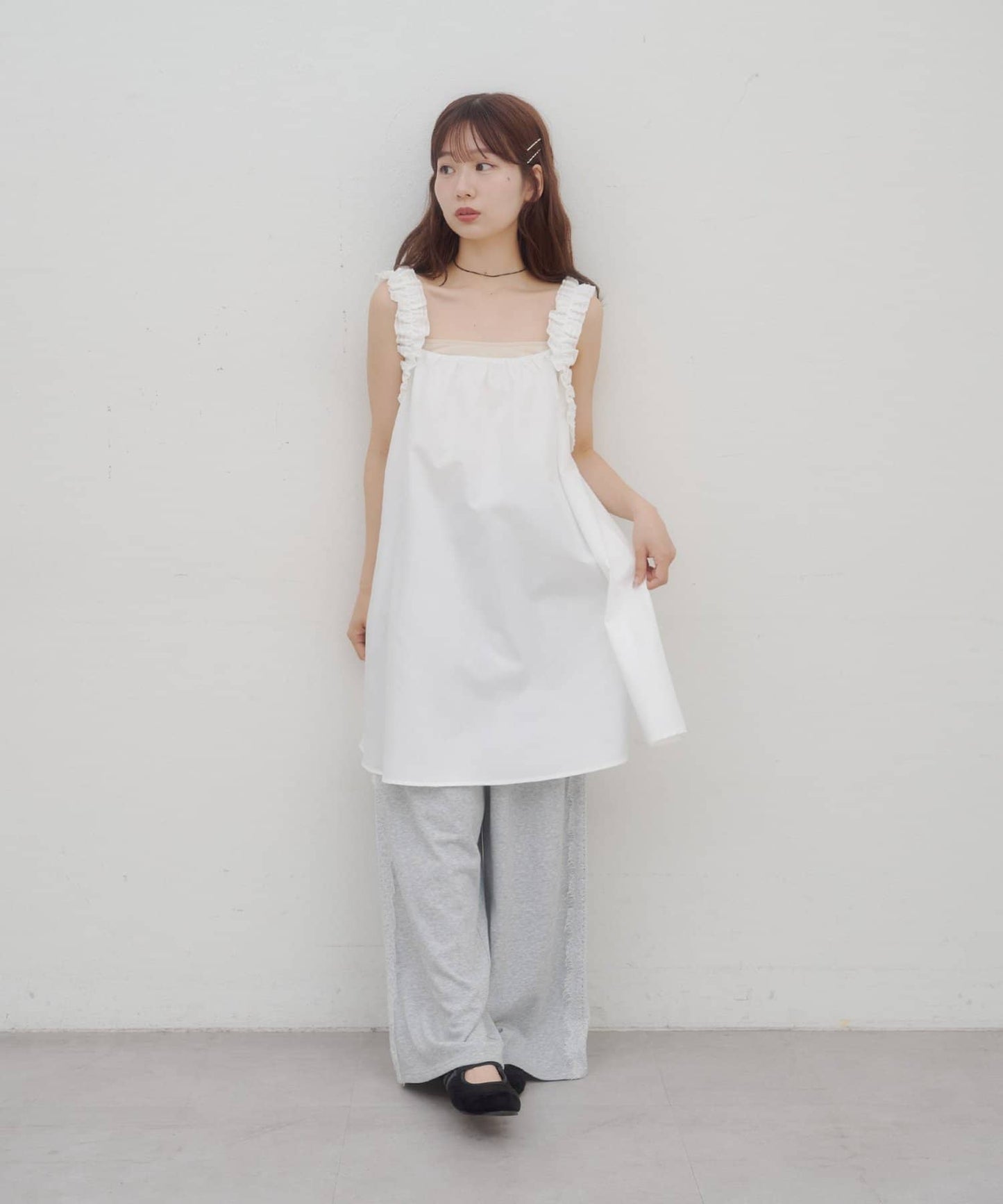 （sale 至8/23 22:00）Discoat umm奶油花邊皺皺肩帶小洋裝