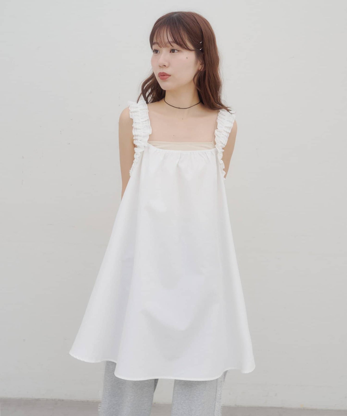 （sale 至8/23 22:00）Discoat umm奶油花邊皺皺肩帶小洋裝