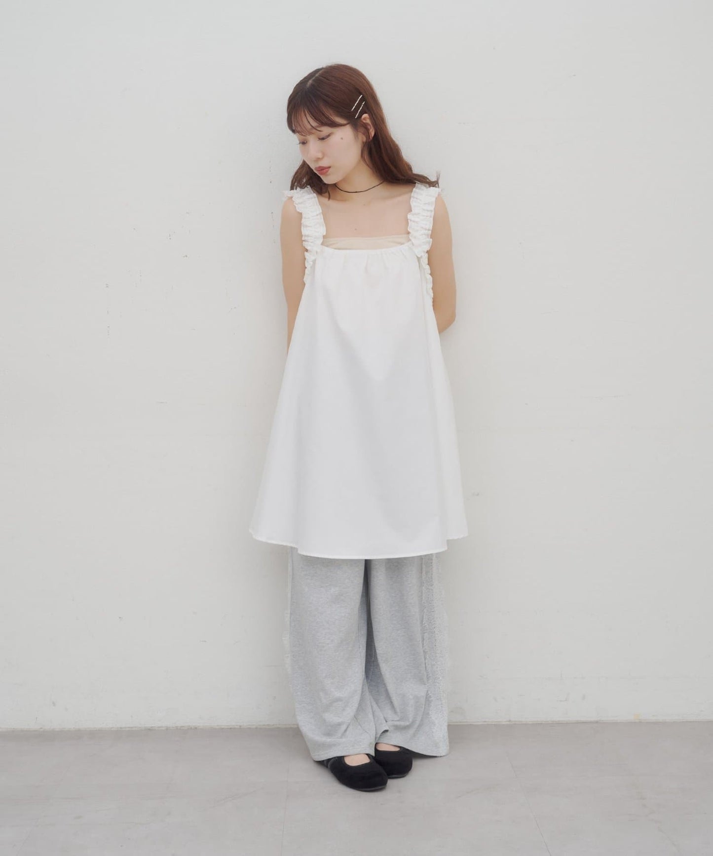 （sale 至8/23 22:00）Discoat umm奶油花邊皺皺肩帶小洋裝