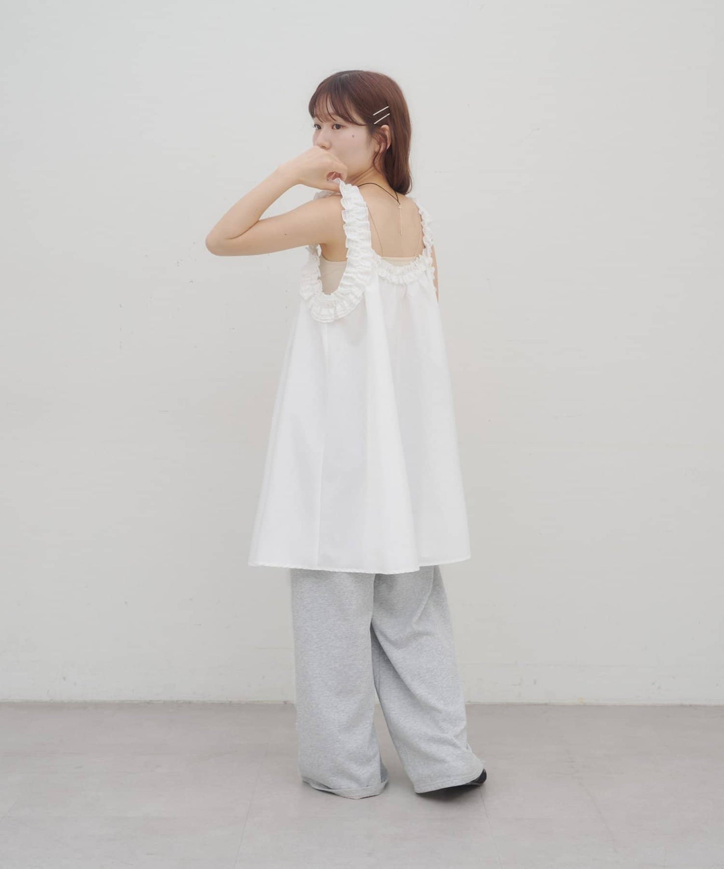 （sale 至8/23 22:00）Discoat umm奶油花邊皺皺肩帶小洋裝