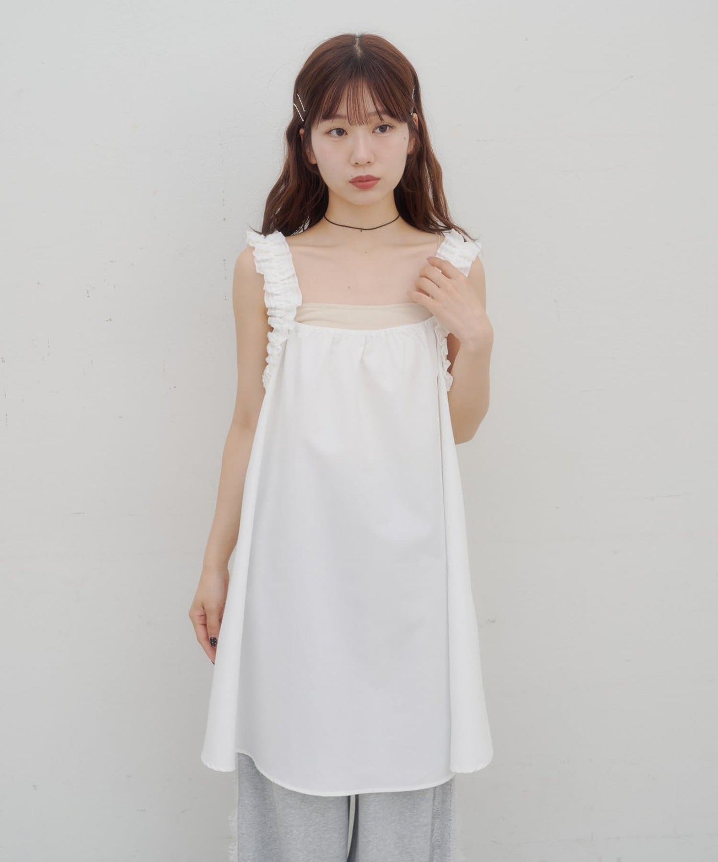 （sale 至8/23 22:00）Discoat umm奶油花邊皺皺肩帶小洋裝