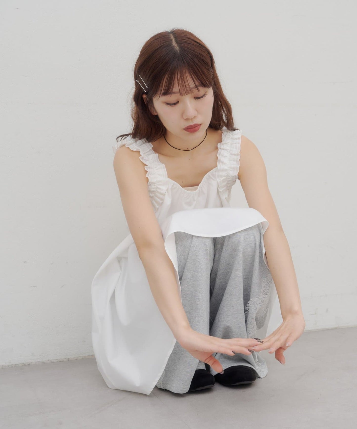 （sale 至8/23 22:00）Discoat umm奶油花邊皺皺肩帶小洋裝