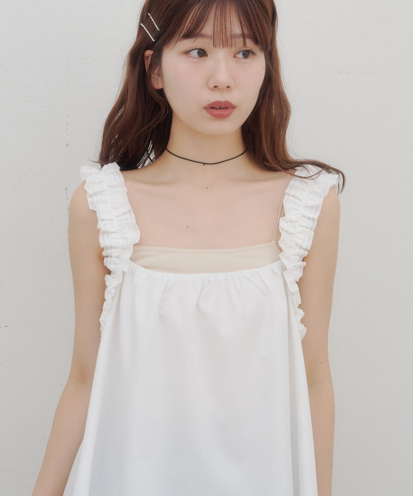 （sale 至8/23 22:00）Discoat umm奶油花邊皺皺肩帶小洋裝