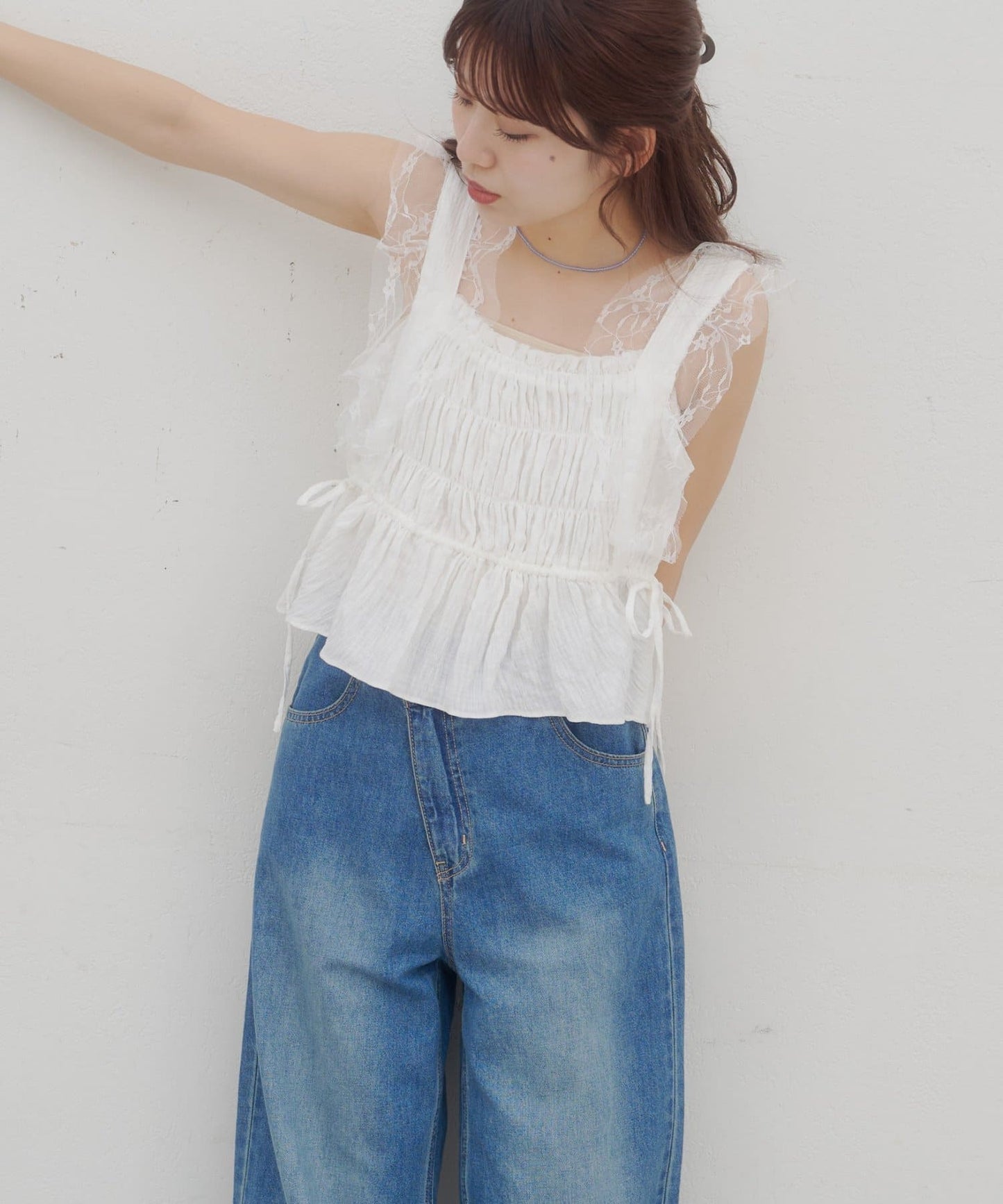 （sale 至8/23 22:00）蕾絲肩帶抓皺背心