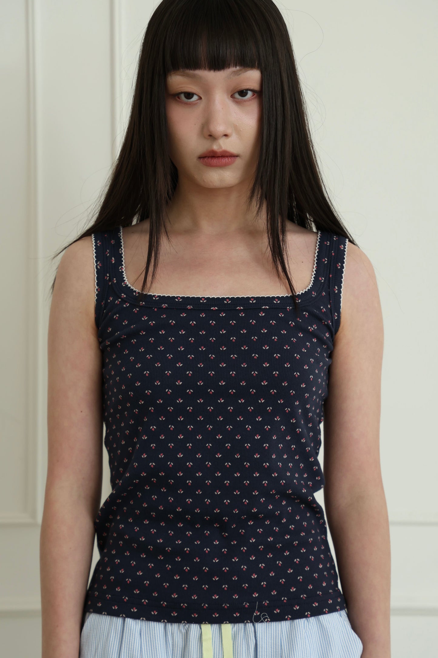 Floral lace-trimmed vest