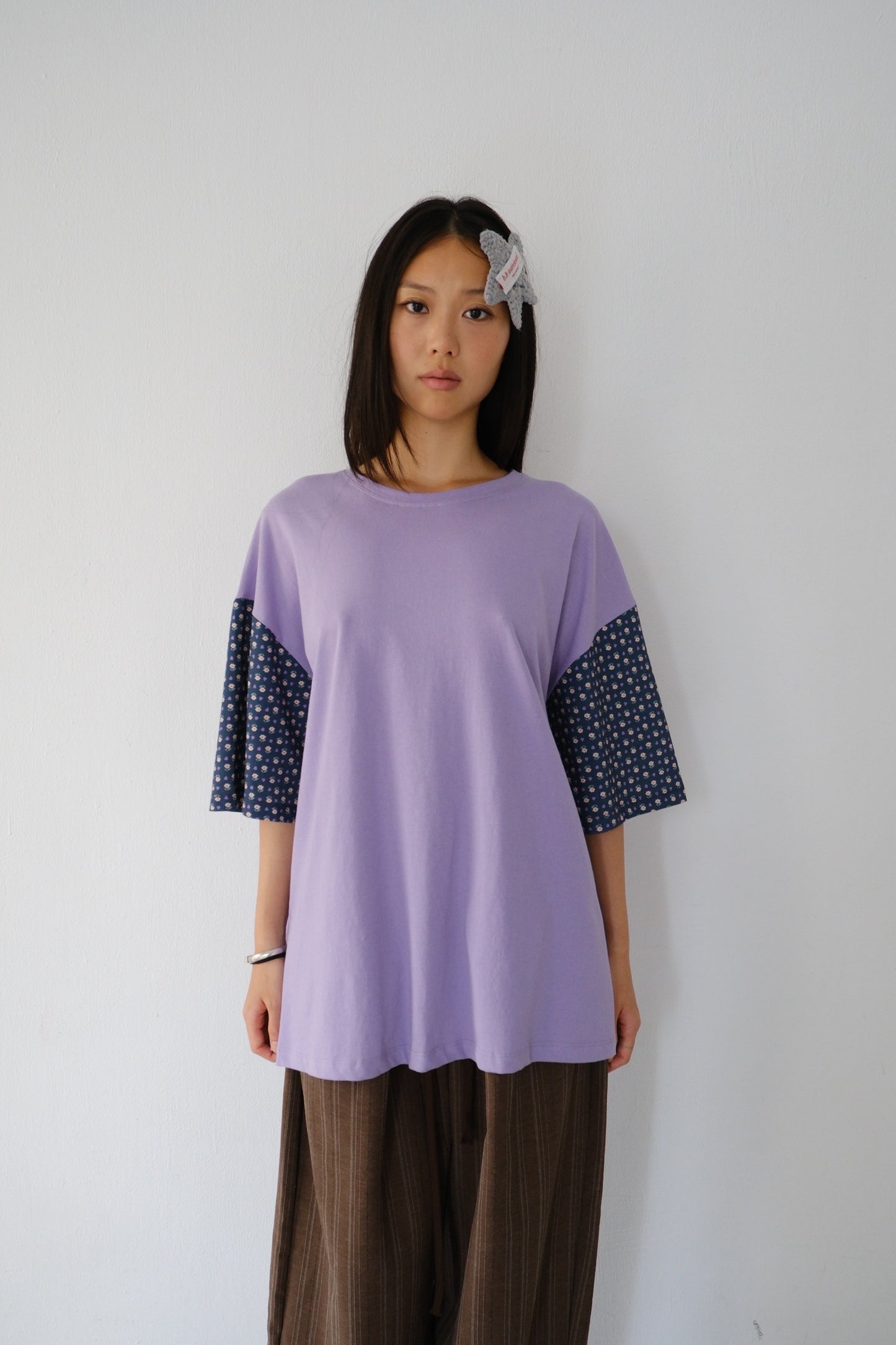 Loose-fitting floral patchwork sleeve top